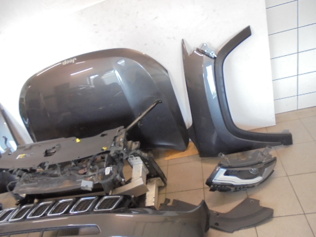 MASKA ZDERZAK BŁOTNIK LAMPA LED JEEP COMPASS II KOLOR LAU GRANITE CRYSTAL Producent części Jeep OE