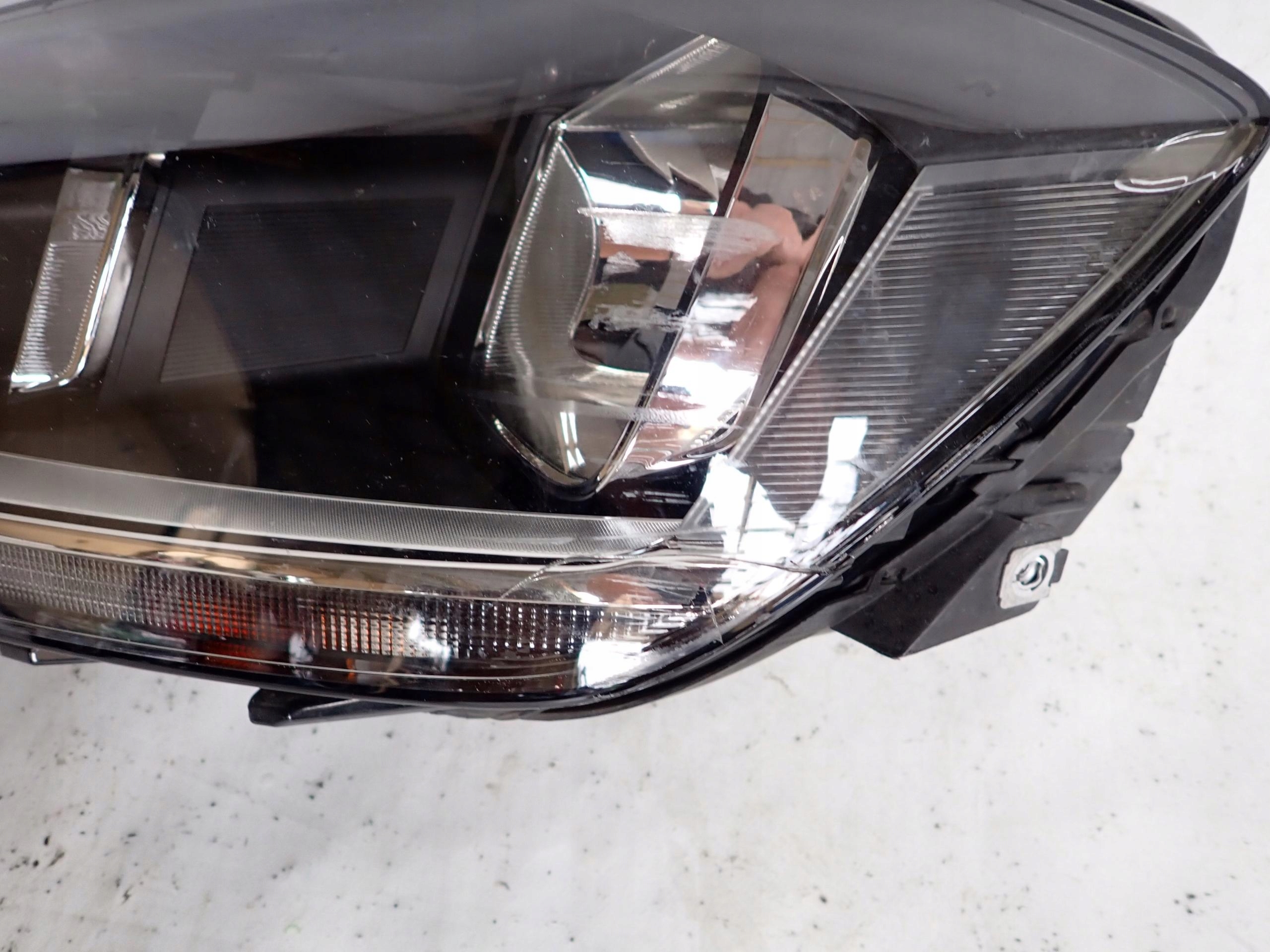 VW GOLF SPORTSVAN 14-18 light front front left