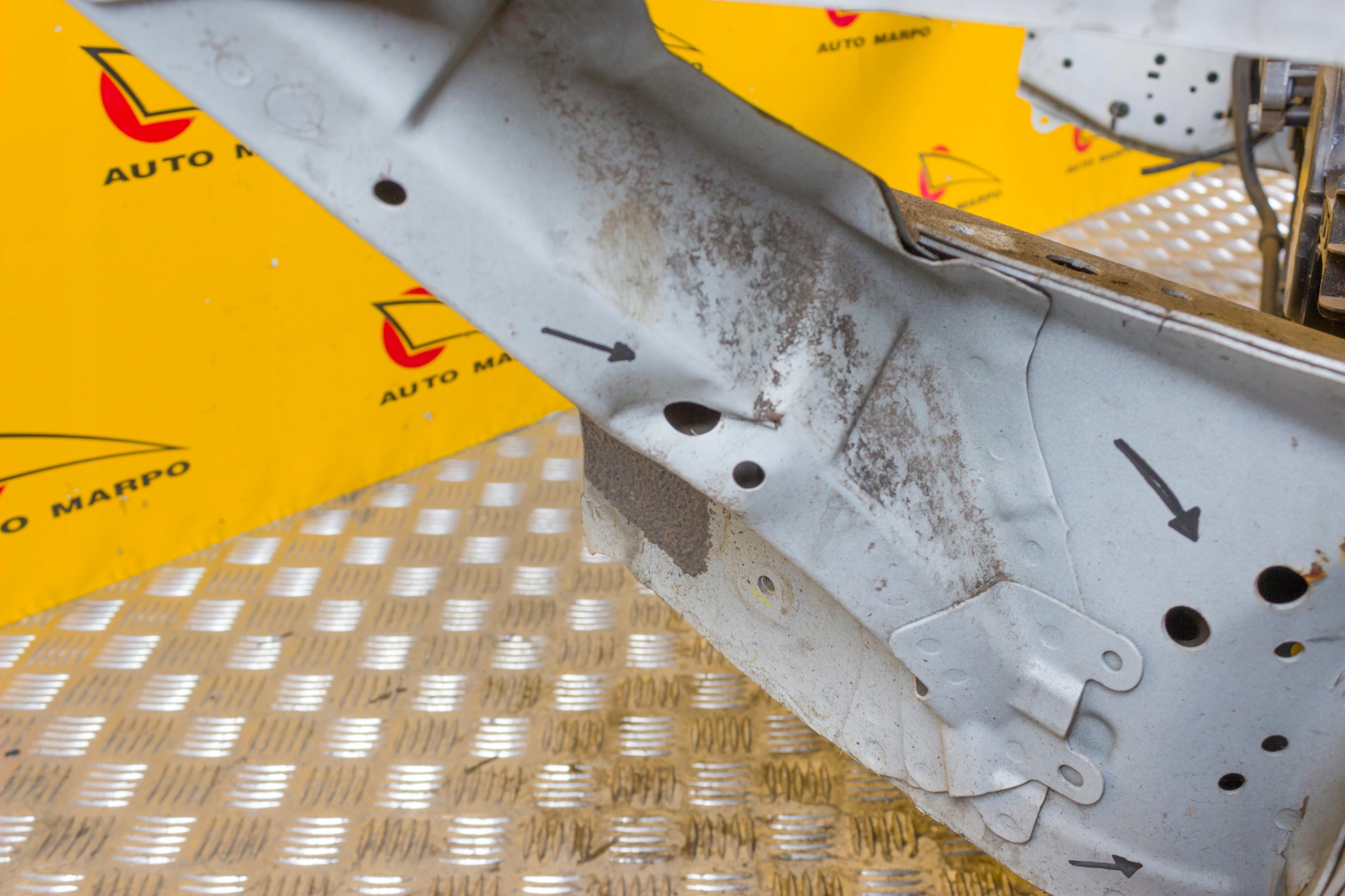 NISSAN PATHFINDER R52 PAS PRZÓD WZMOCNIENIE BELKA Strona zabudowy przód