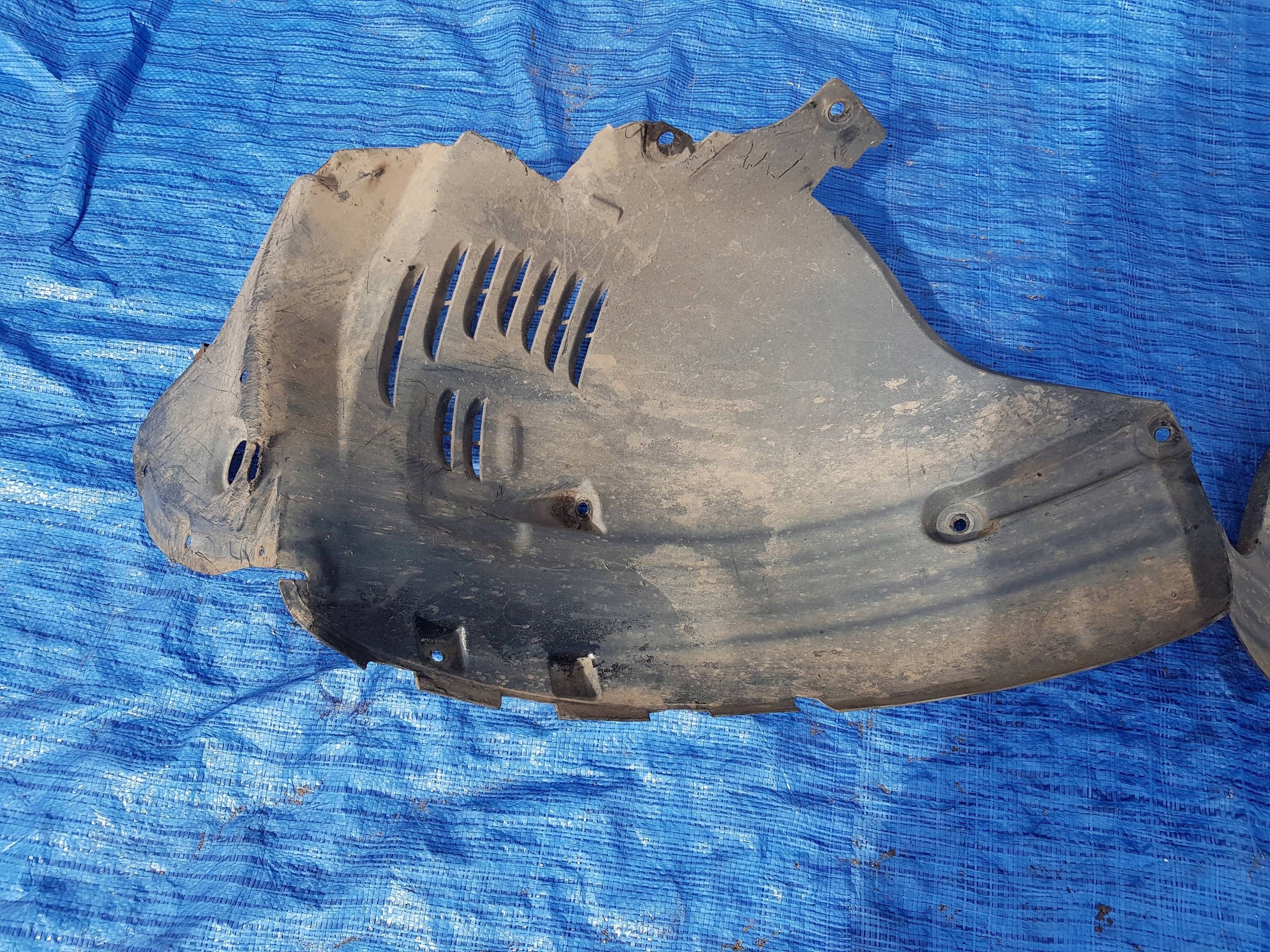mudguard right front front MERCEDES CLS W219