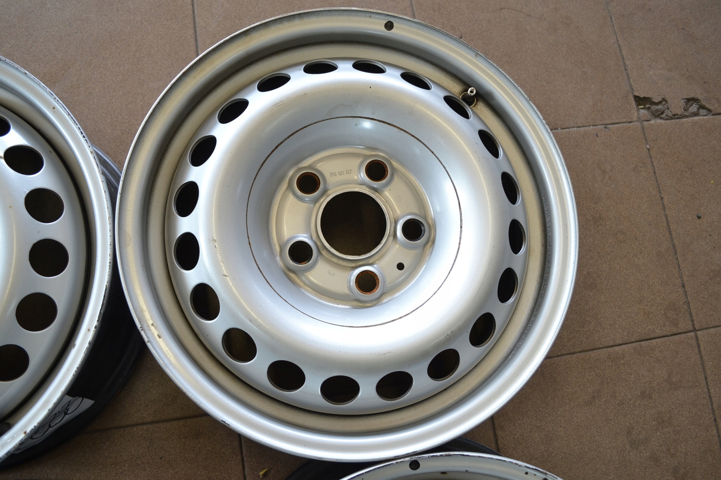 FELGA STALOWA TRANSPORTER 5x120 6,5J16 ET 51 F-888 Model 7H0601027