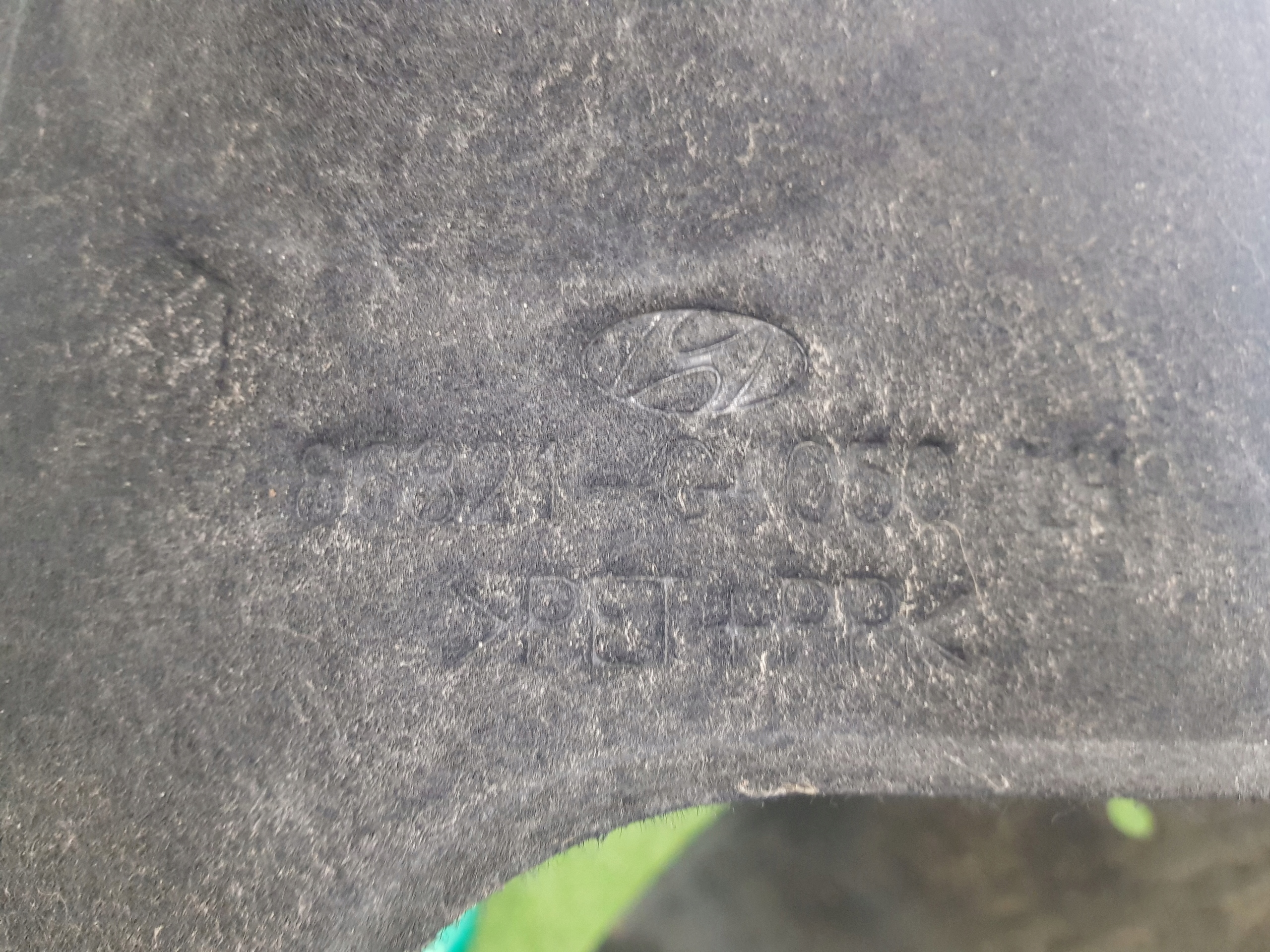 mudguard left rear. HYUNDAI I30 III 2019 86821-G4000