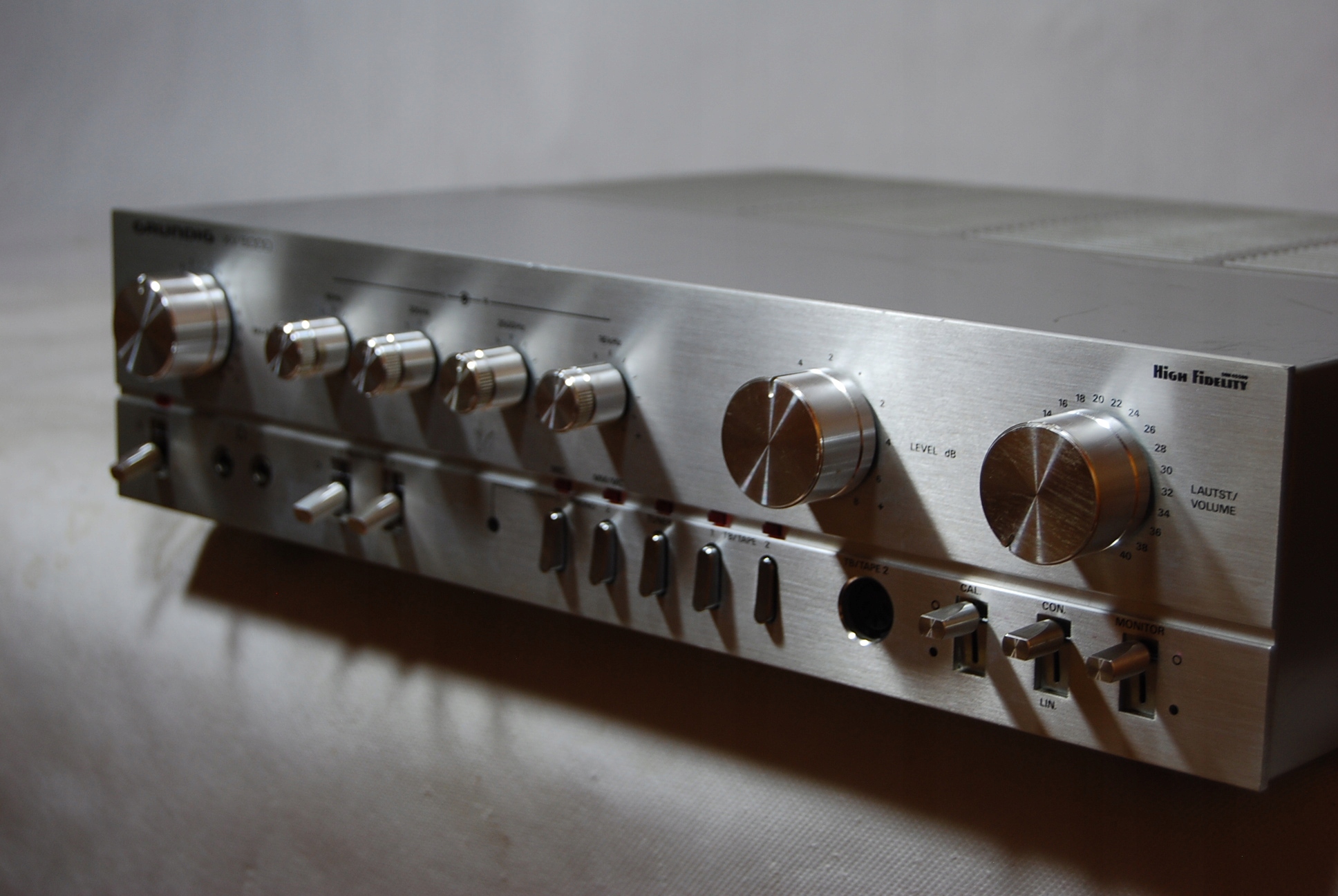 GRUNDIG VX 5000 PRZEDWZMACNIACZ (2)