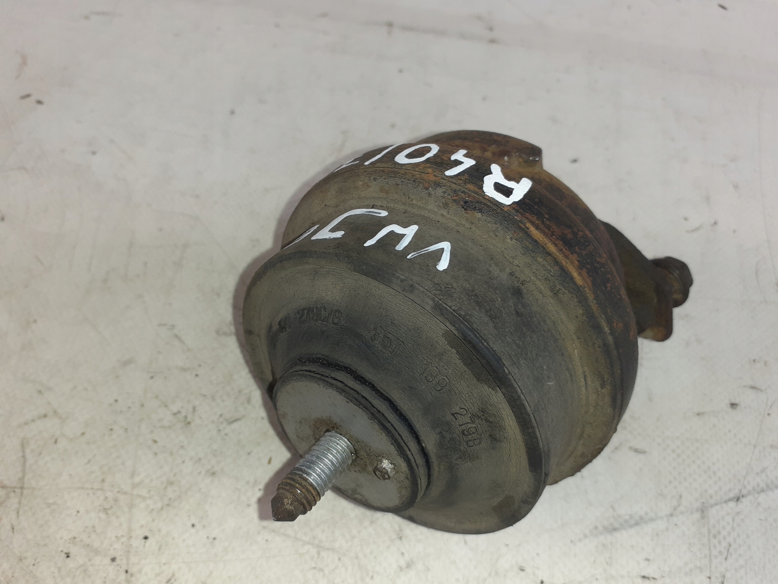 Volkswagen Jetta engine mount 1.6D
