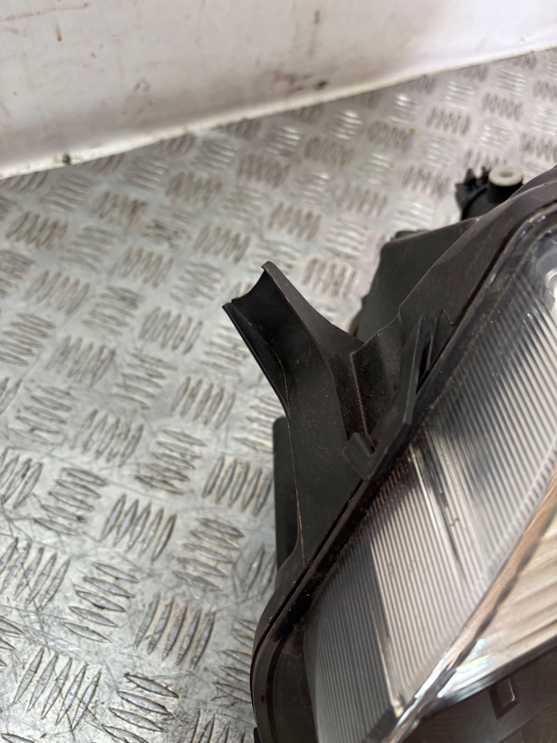 REFLEKTOR light left DACIA DUSTER and 10