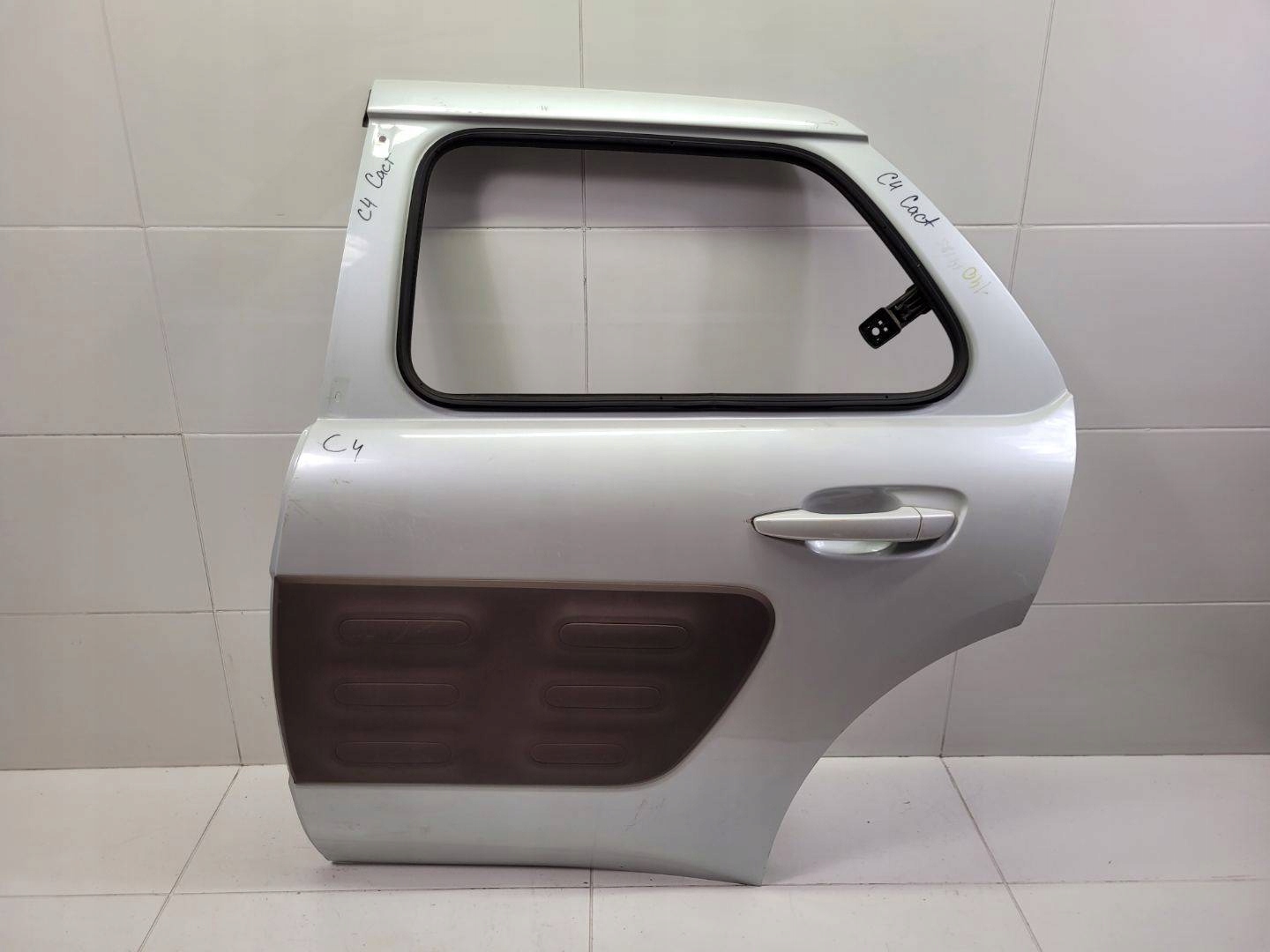 door rear part left side Citroen C4 Cactus 2016 9801004180