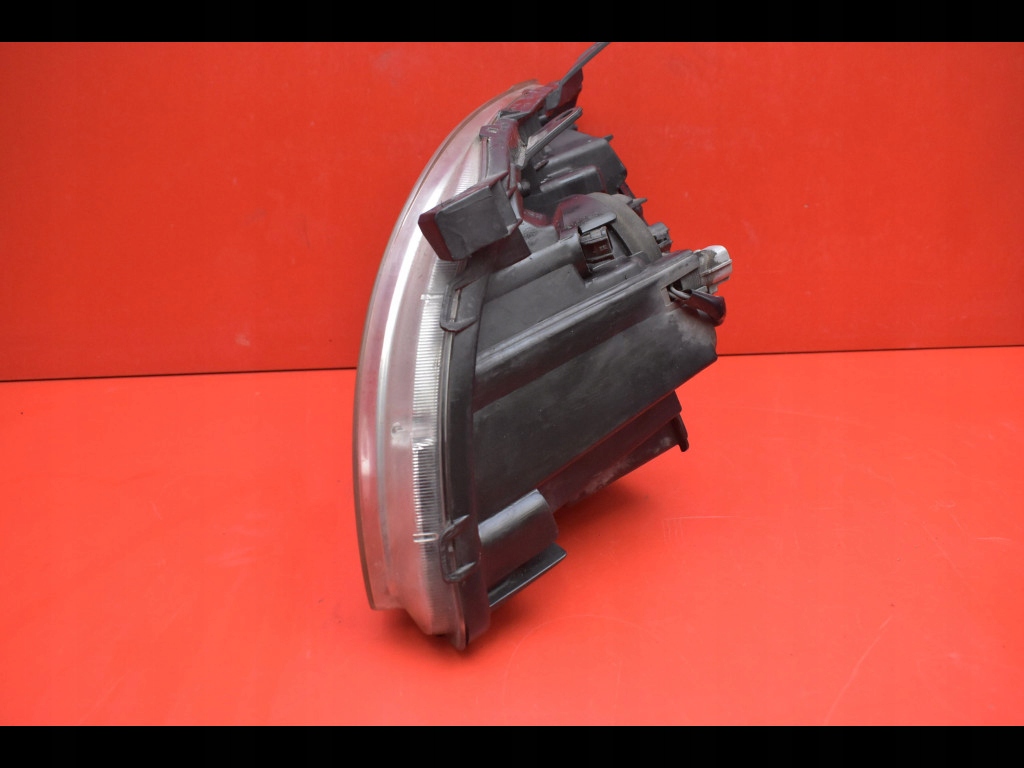 REFLEKTOR right light front lens EU TOYOTA AVENSIS T25 02-06