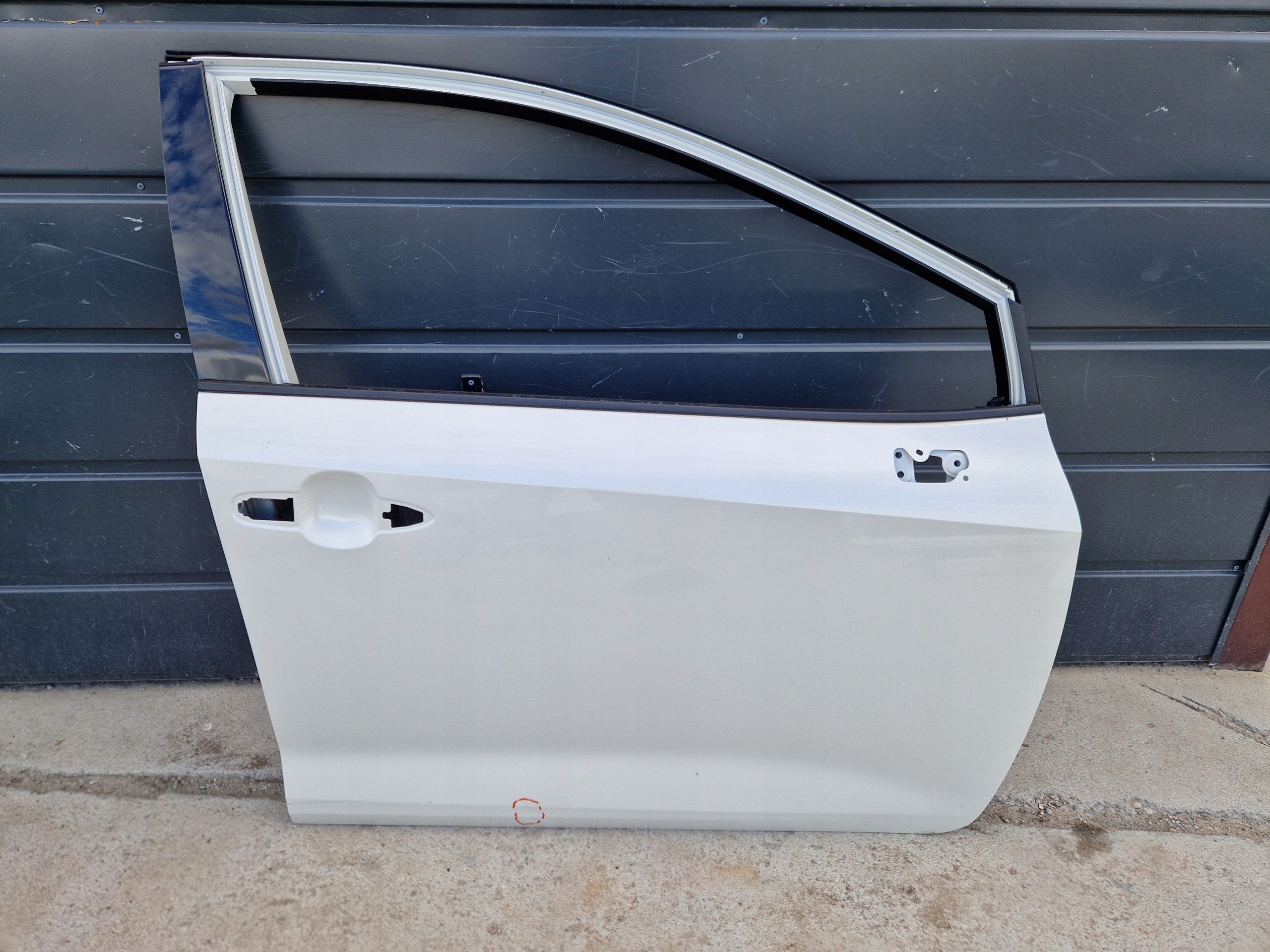 TOYOTA COROLLA E21 DRZWI PRZÓD PRAWE