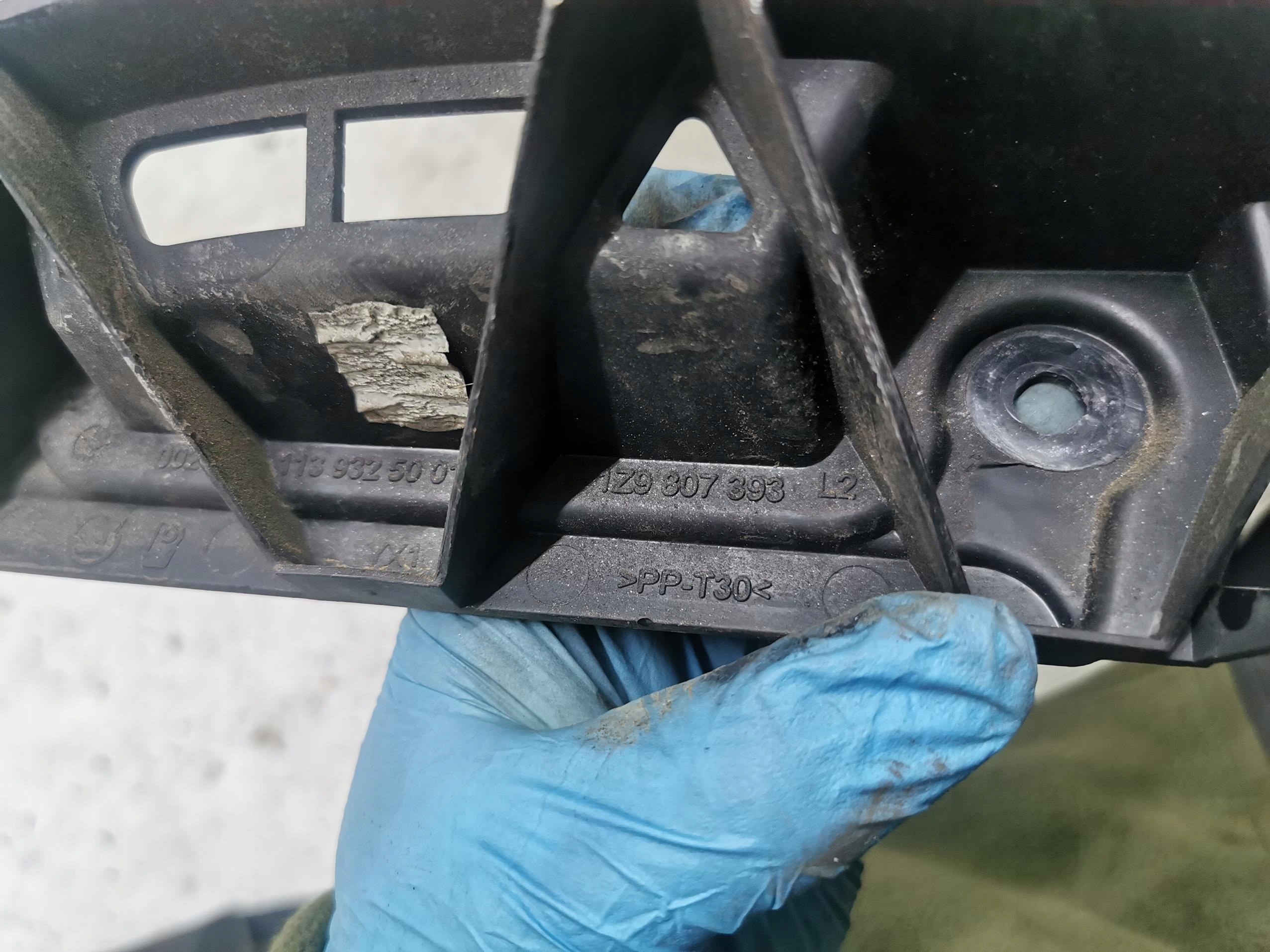 bumper bracket left rear part SKODA OCTAVIA II LIFT