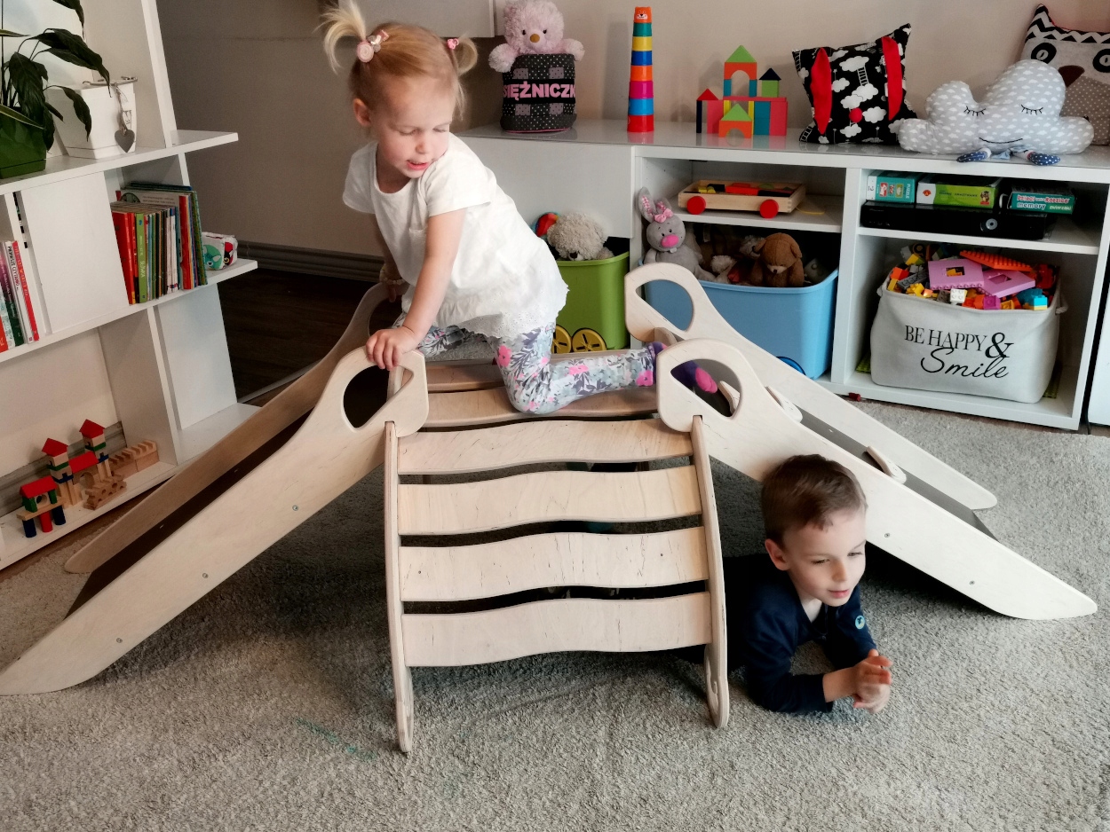 BUJAK DREWNIANY + ZJEŻDŻALNIA+ŚCIANKA WSPINACZKOWA Bohater brak