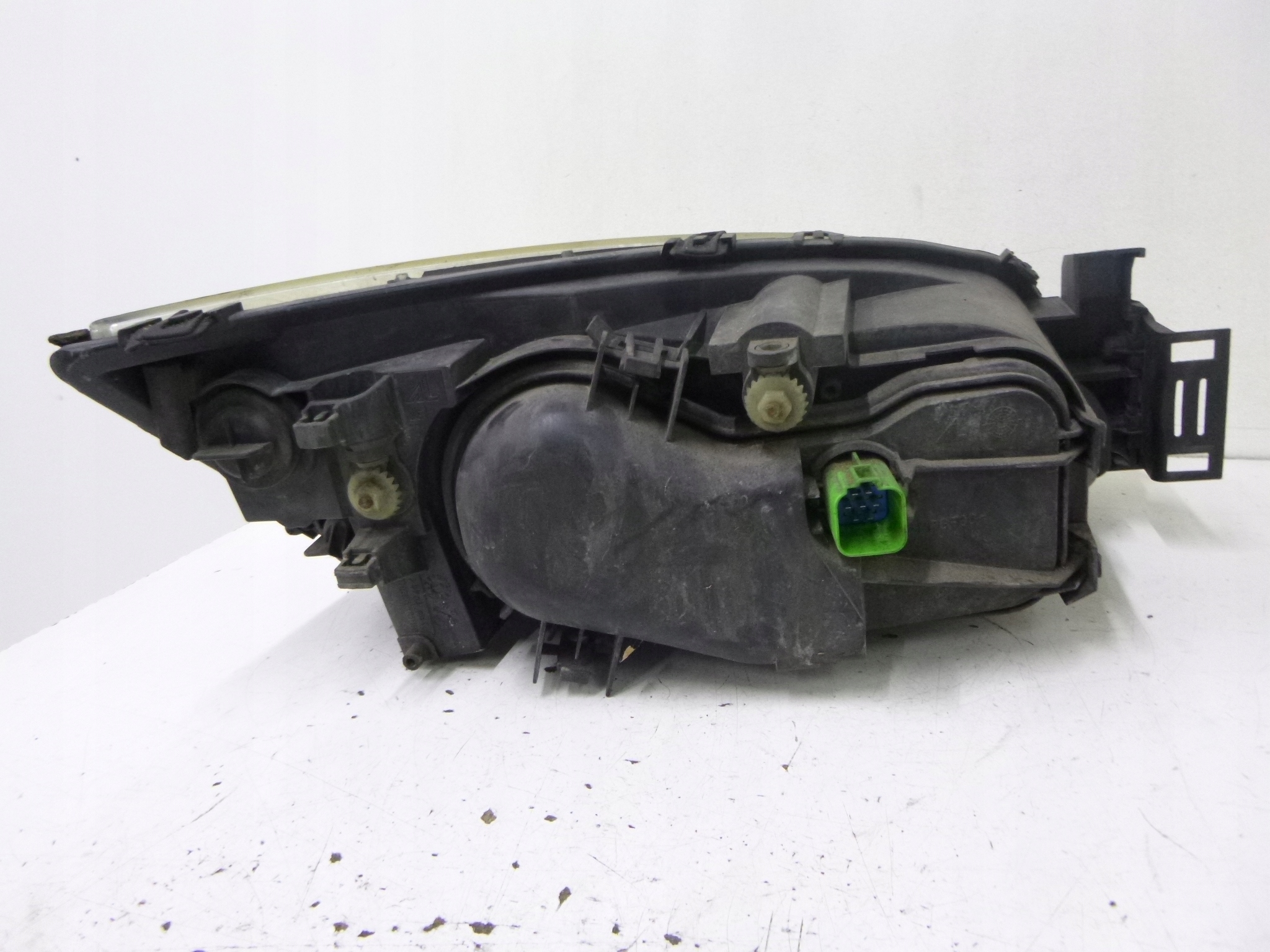 light front Ford Mondeo III 2001r.