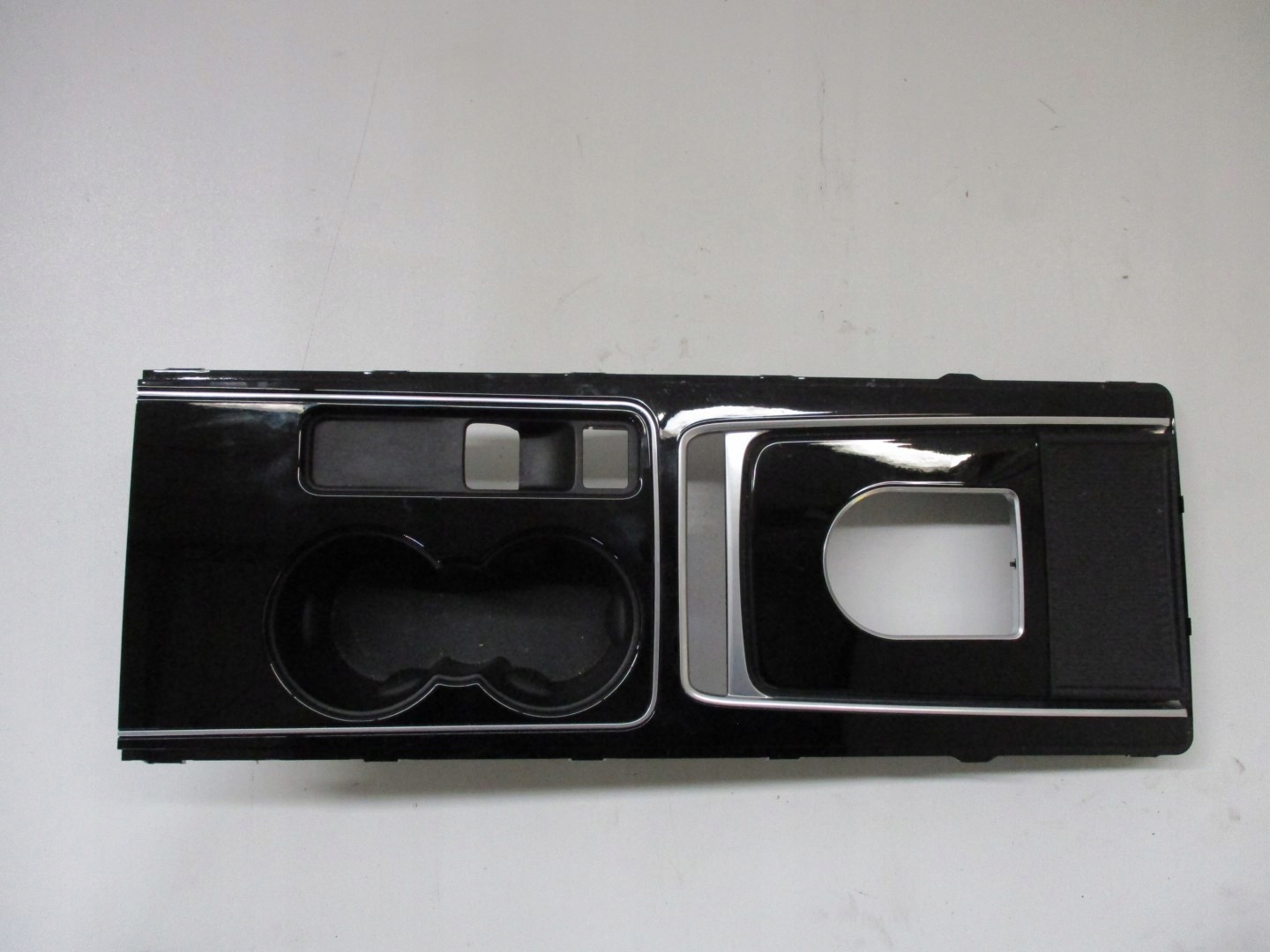 PANEL TUNELU for KUBKI JAGUAR XE GX73-044E04-A