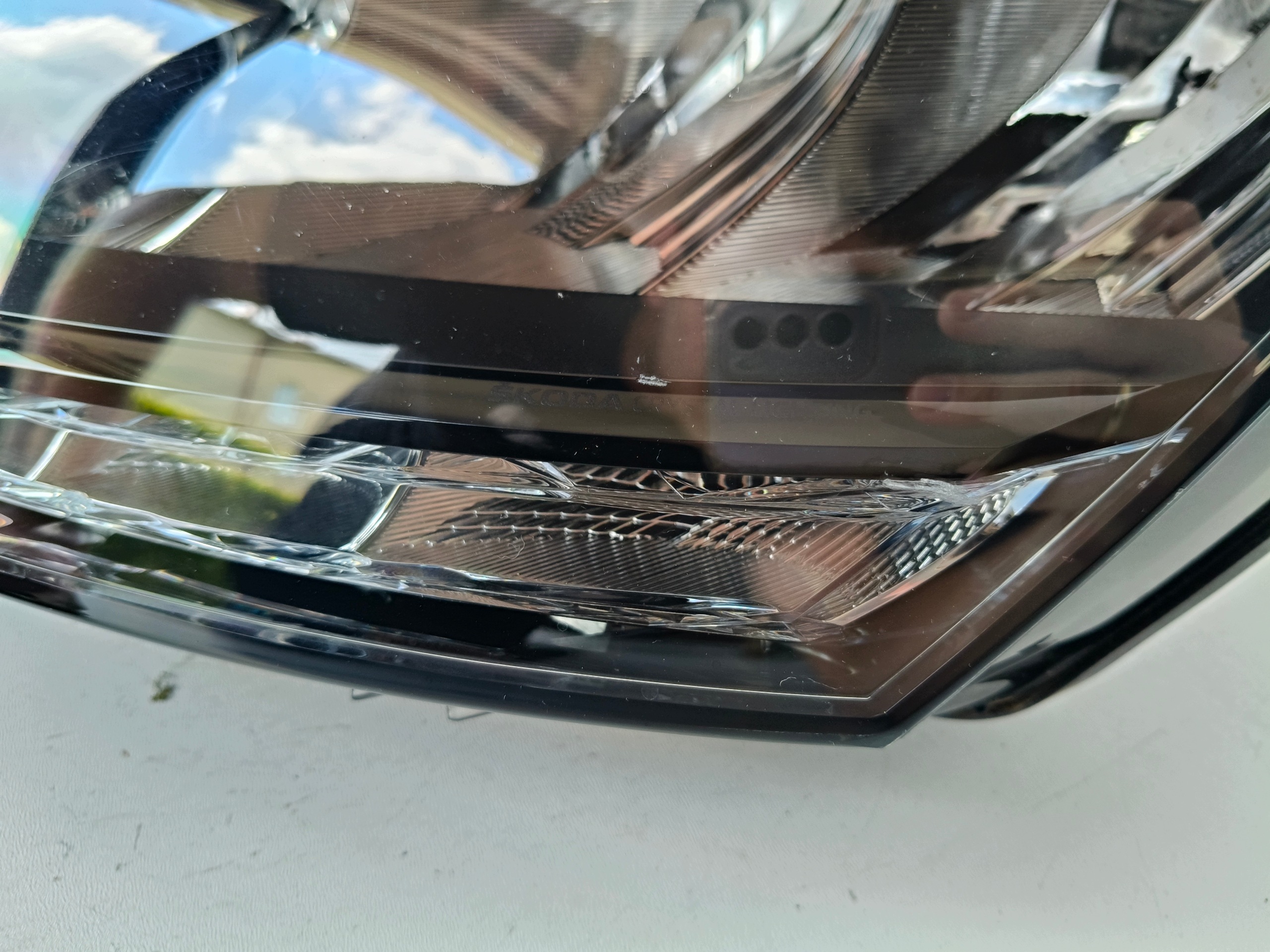light left REFLEKTOR SKODA FABIA IV 4 6VA 20- LED