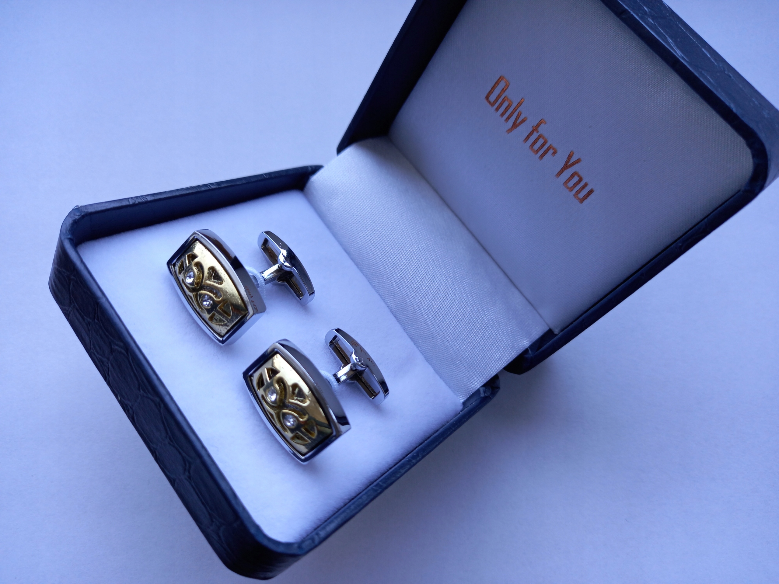 Zlaté moderní manžetové knoflíčky Exciting Pouzdro