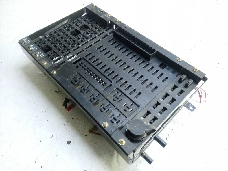 SKRZYNKA BEZPIECZNIKÓW 0015433115 Mercedes- ECONIC Typ samochodu Samochody osobowe