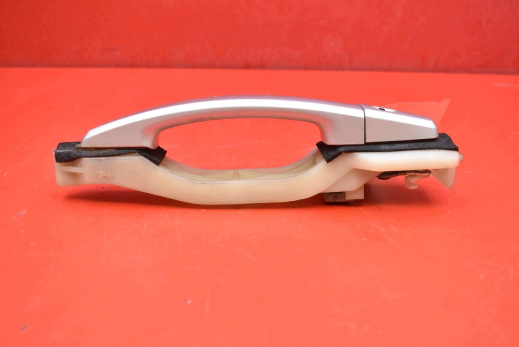handle left front front SREBRNA CHEVROLET CAPTIVA 1 and C100 06-11