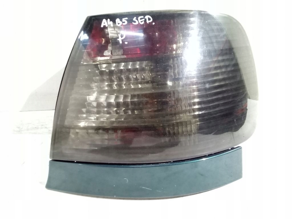 Audi A4 B5 sedan light right rear part rear