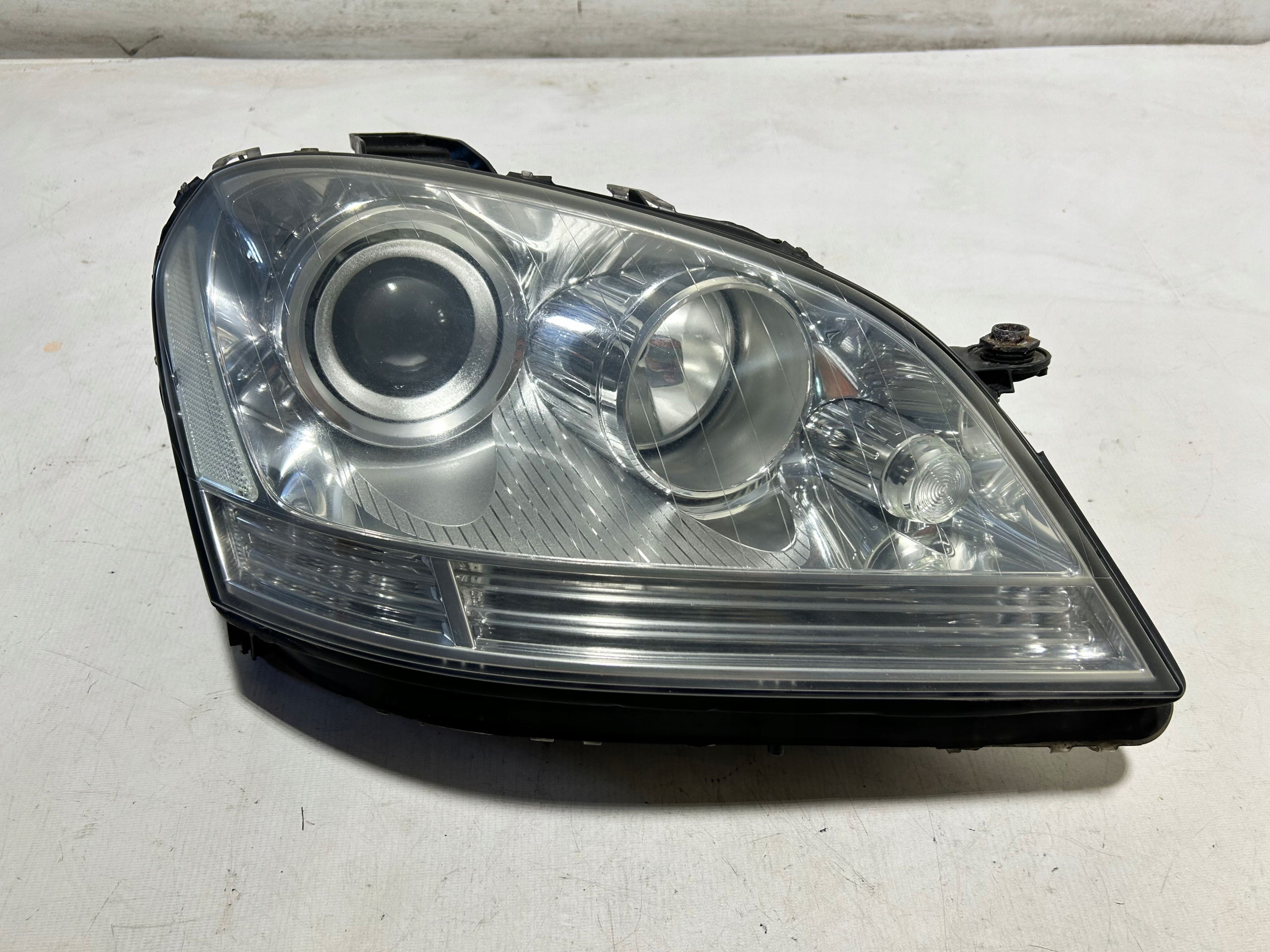 MERCEDES ML W164 light right front UK H7