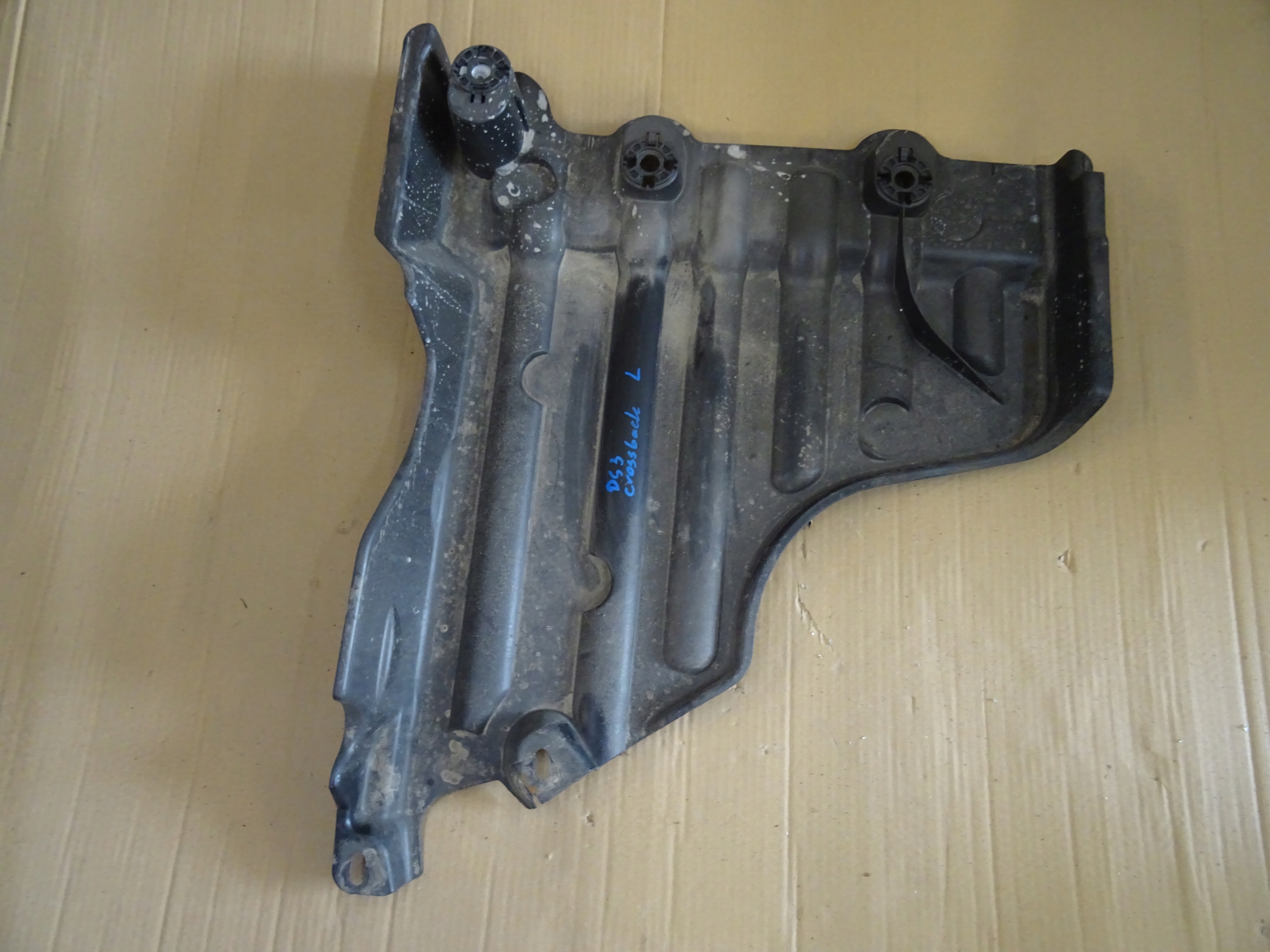 Левая пластина шасси DS3 Crossback