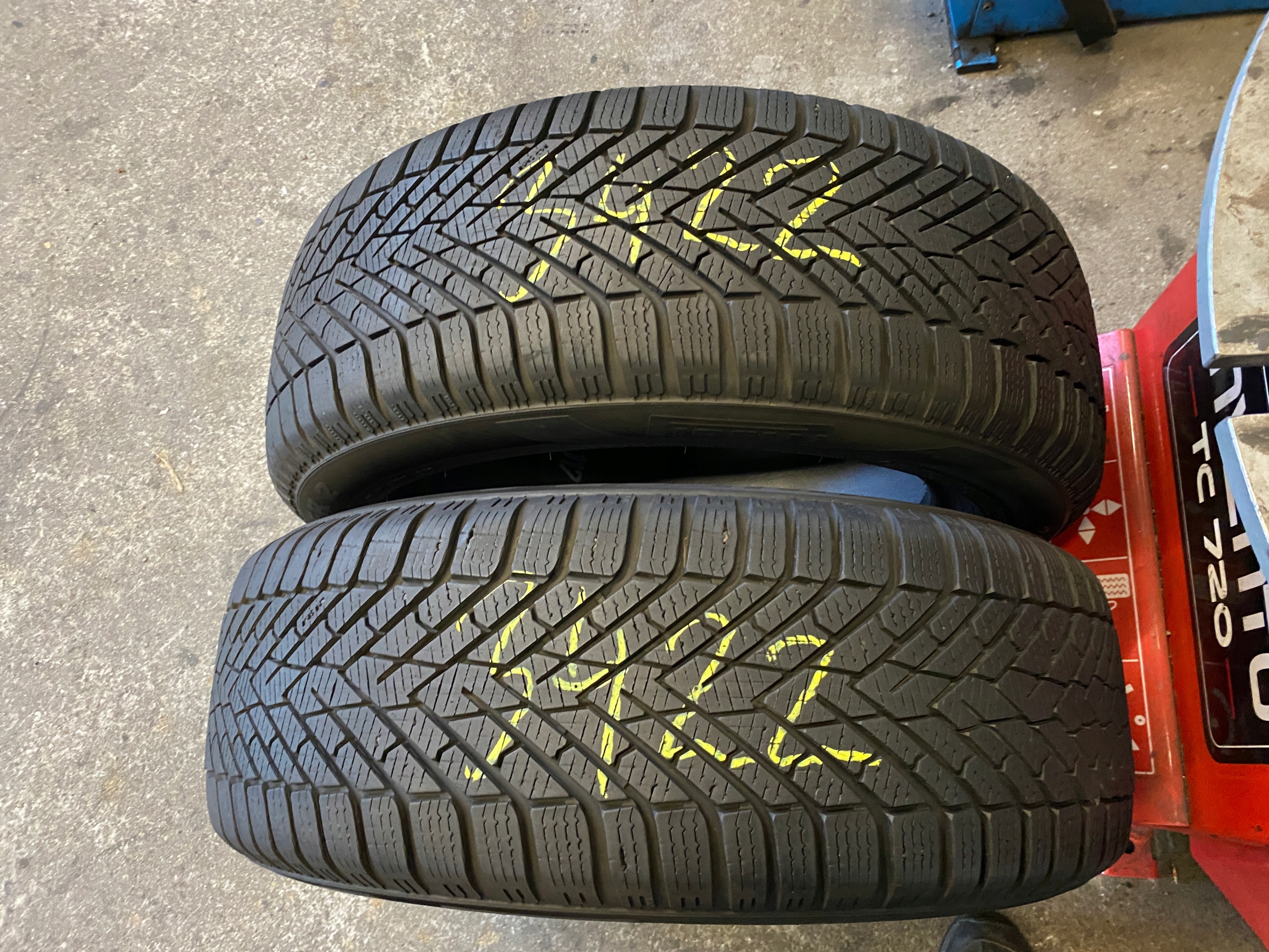 2 tyres winter 195/60R16 Pirelli Cinturato Winter 7mm