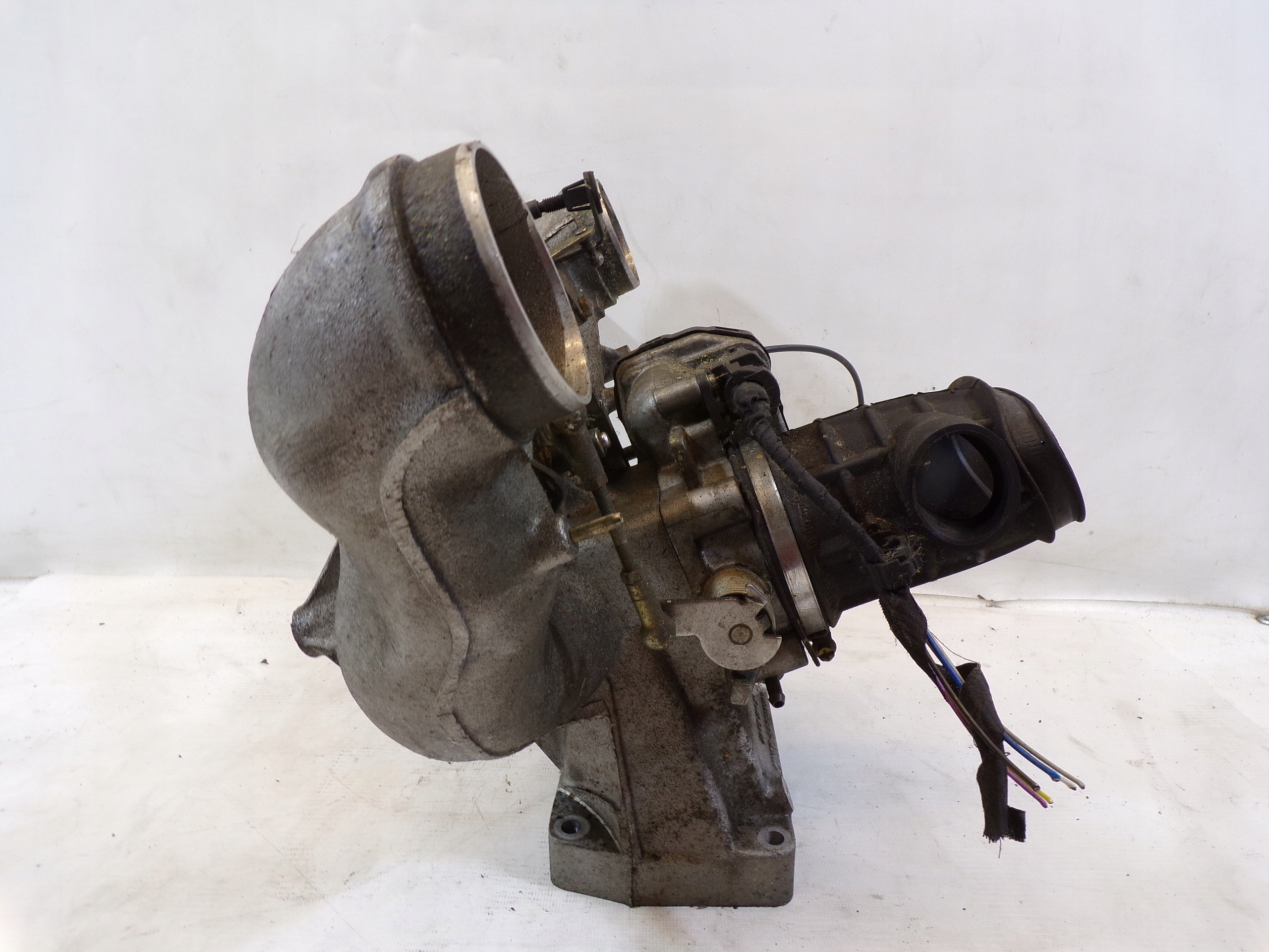 throttle flap header pipe MERCEDES W124