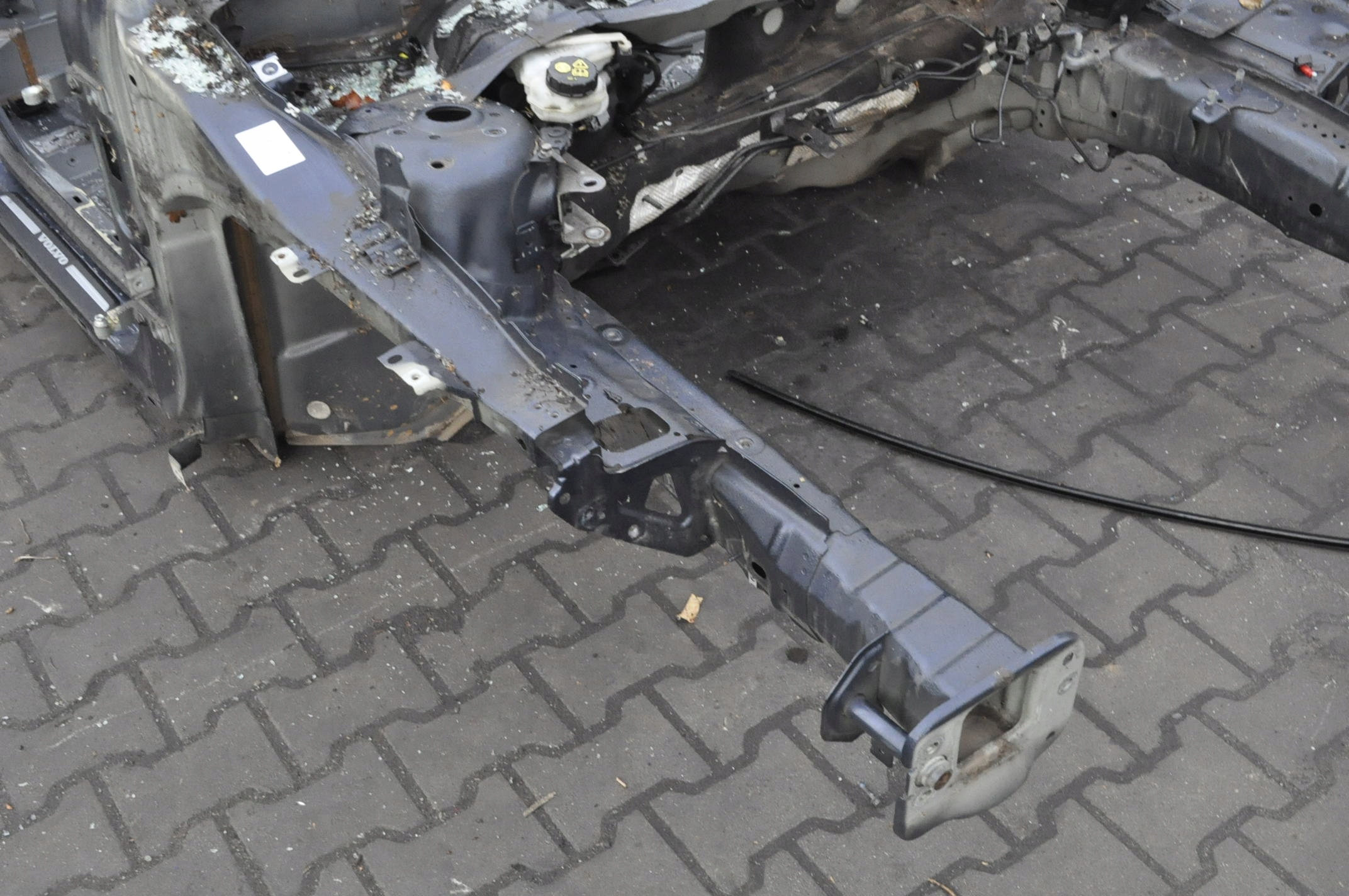 V40 II ĆWIARTKA PODŁUŻNICA PRAWY PRZÓD + SŁUPEK A Producent części Volvo OE