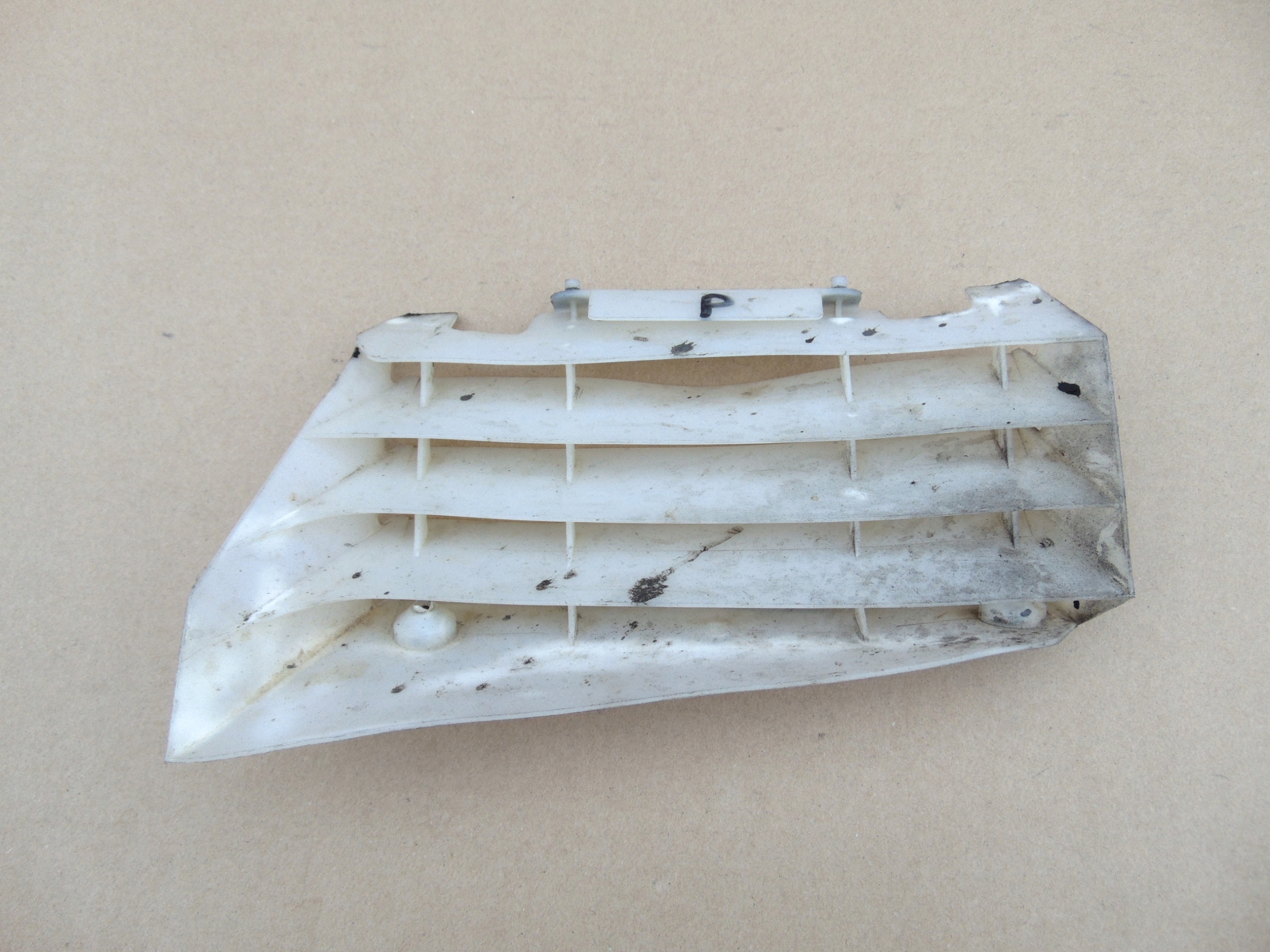 YAMAHA WR 450F РЕШЕТКА РАДИАТОРА ПРАВАЯ РЕШЕТКА