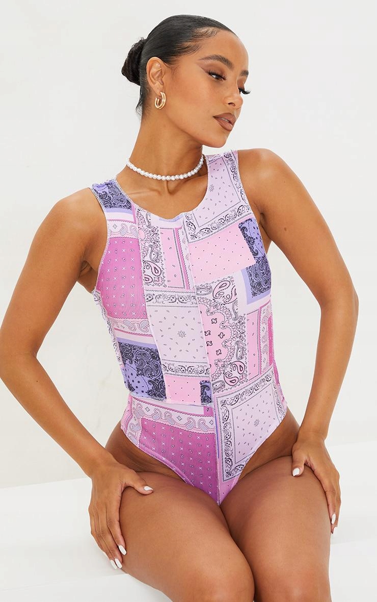 C01A007 BODY RÓŻOWE WZÓREK PRETTYLITTLETHING 34 Płeć kobieta