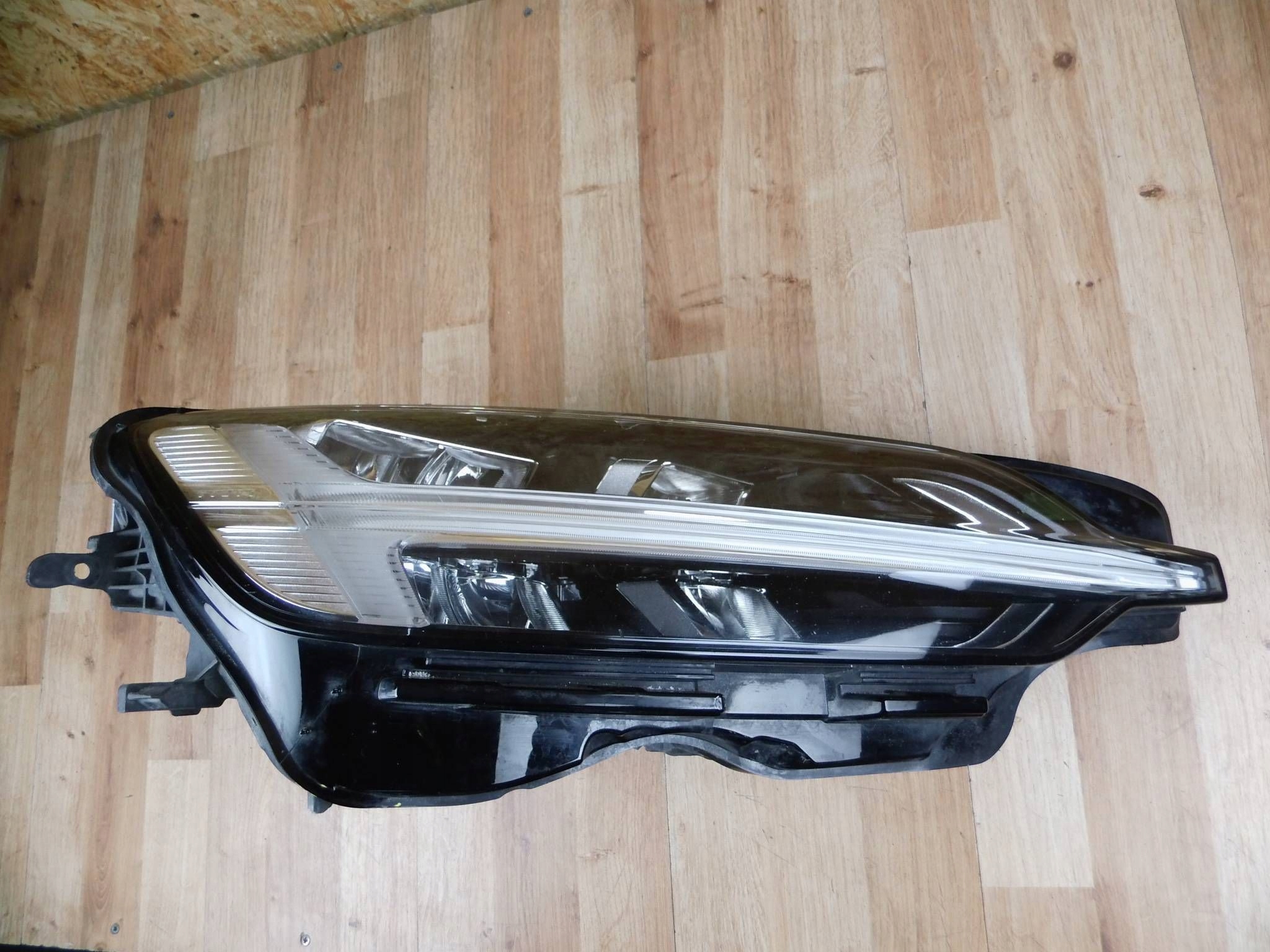 Volvo V60 S60 2022+ LIFT light right front front 32347005