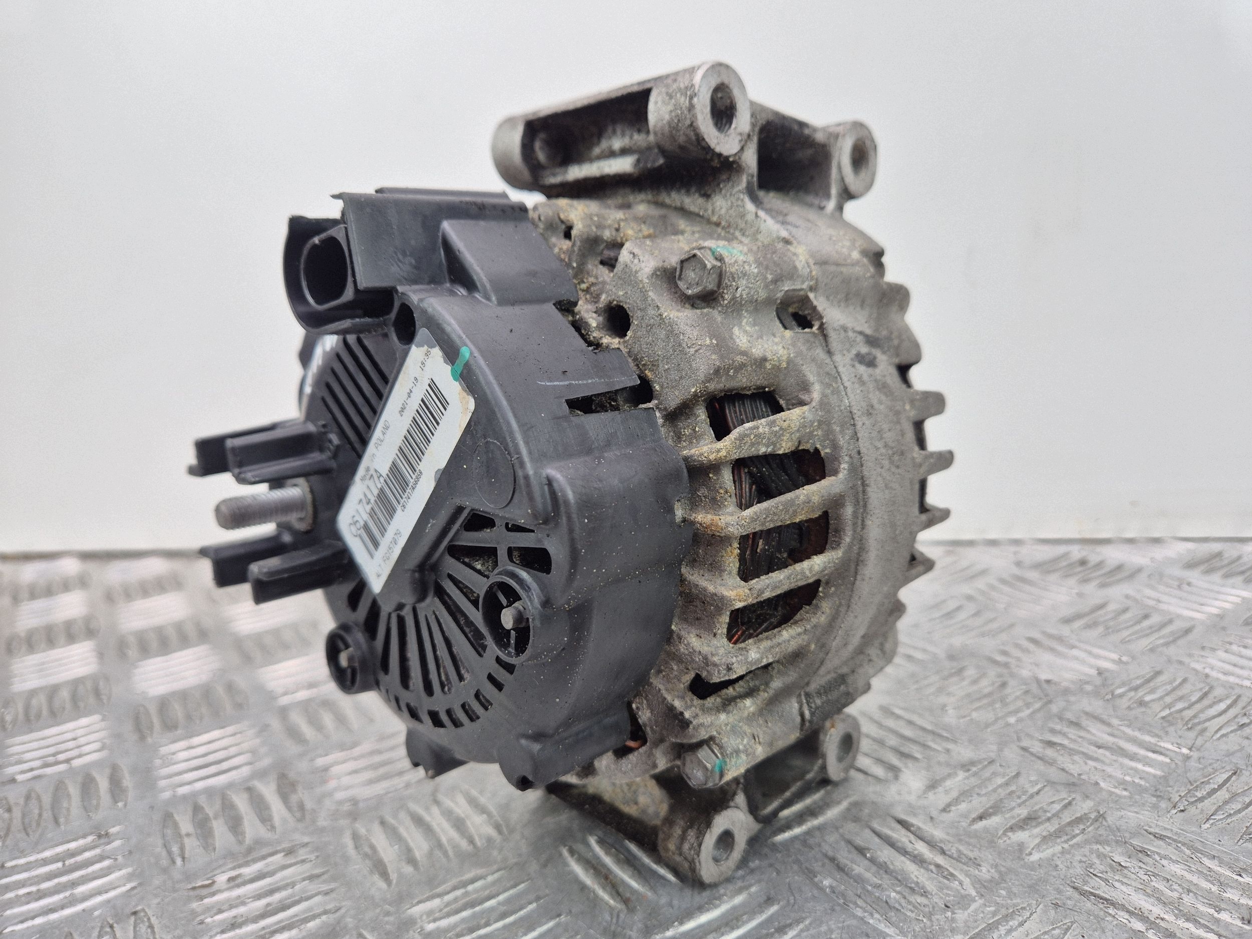 Mercedes E250 CGI W212 Alternator A0009067902 M271.860