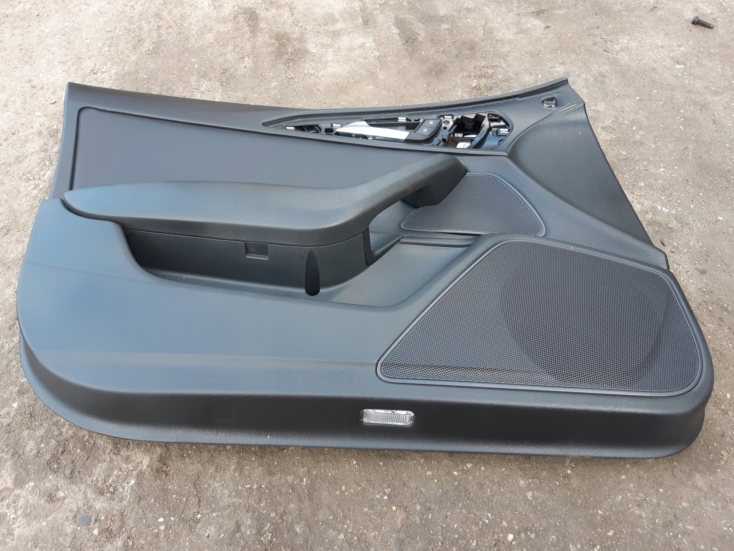AUDI A6 C7 LIFT side door upholstery left front 4G1867105