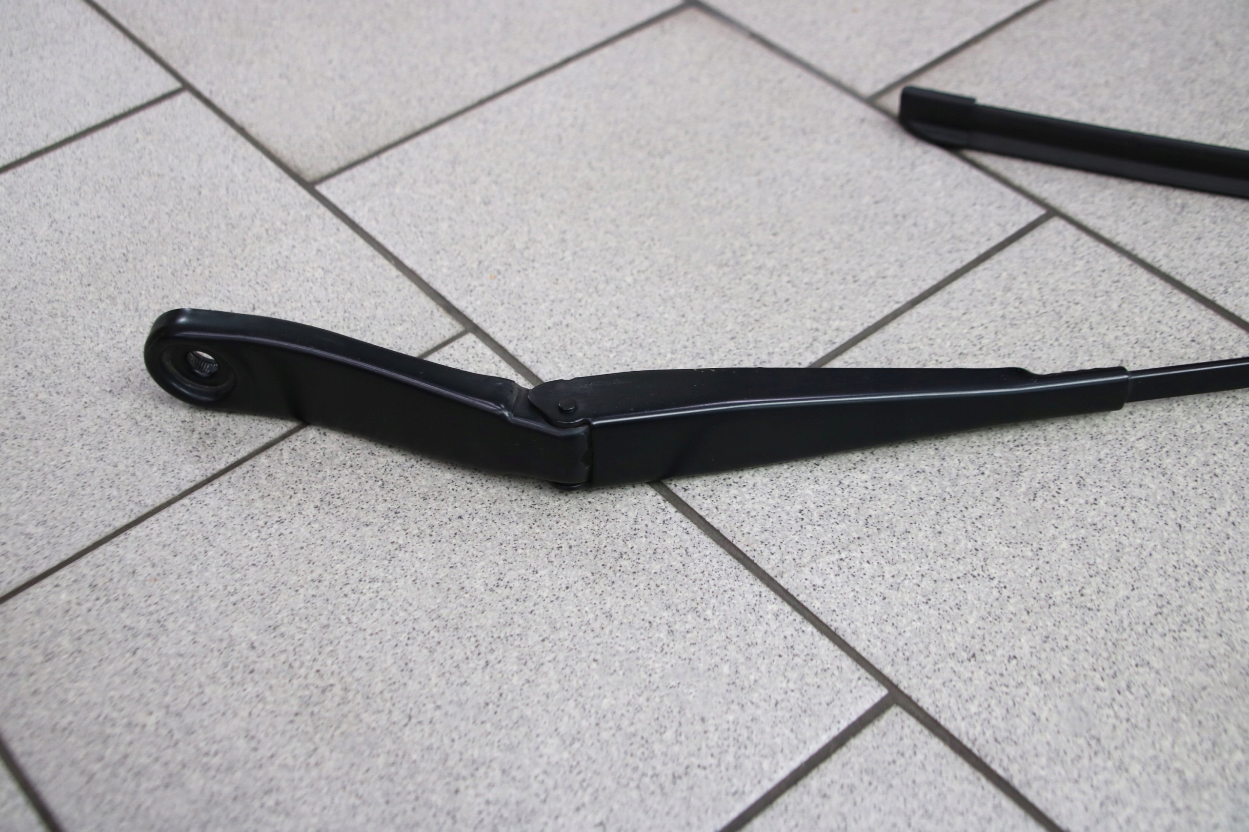 VOLVO XC60 and wiper arm left front left front EUROPA 30753525