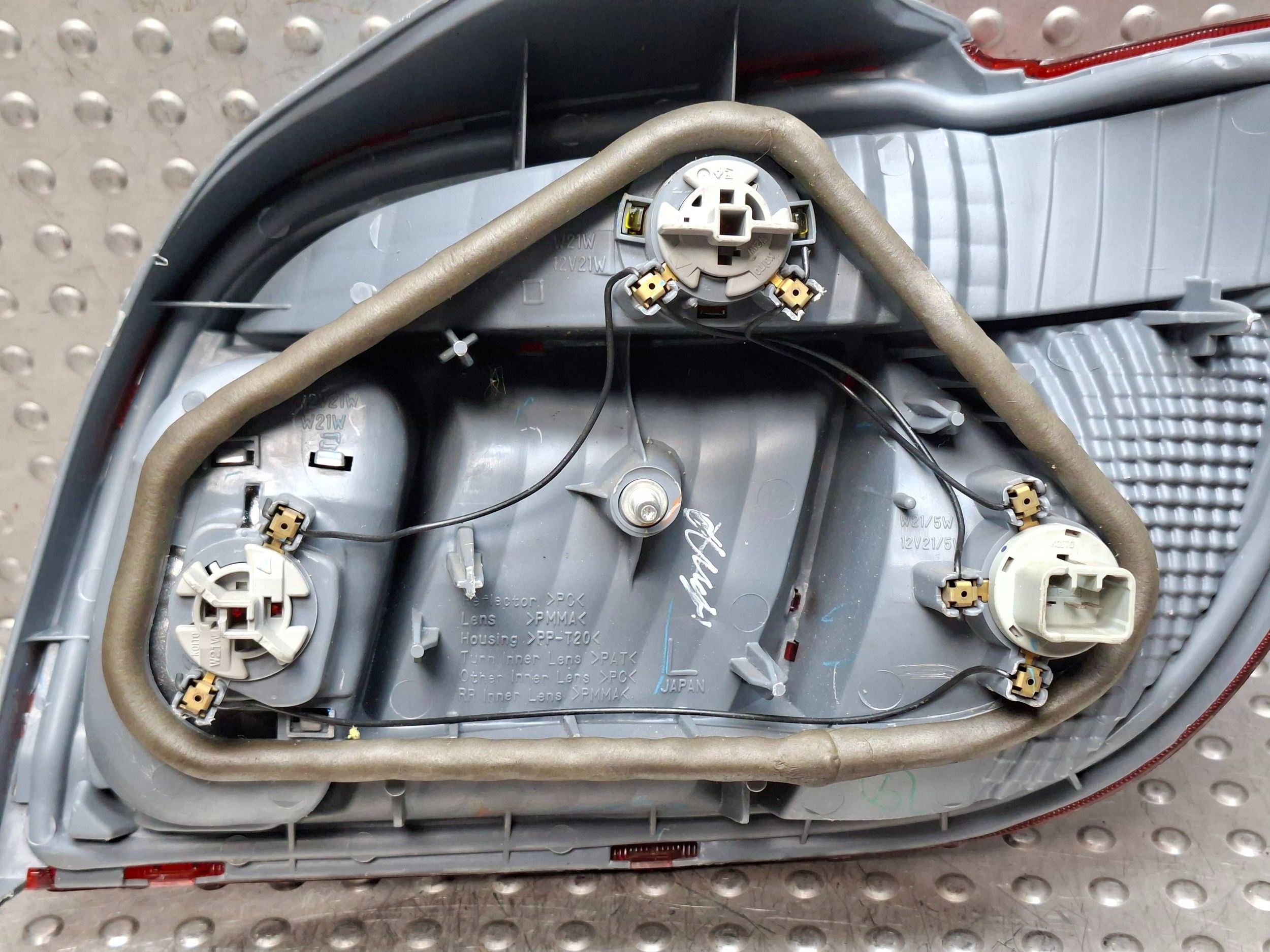 light rear part left TOYOTA YARIS and LIFT 03-06 EU