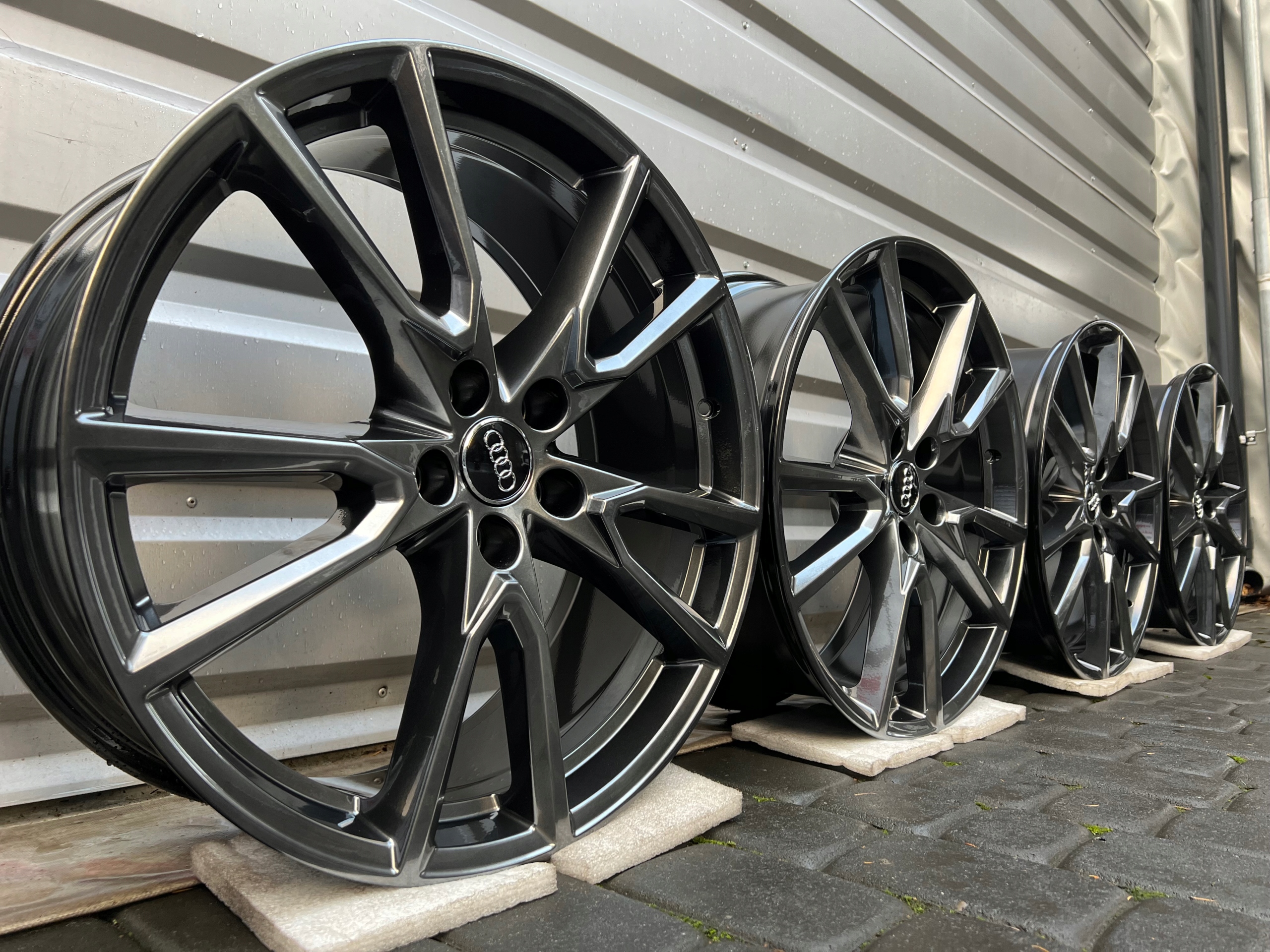 4× Диск алюминиевый Audi OE0a 8.0