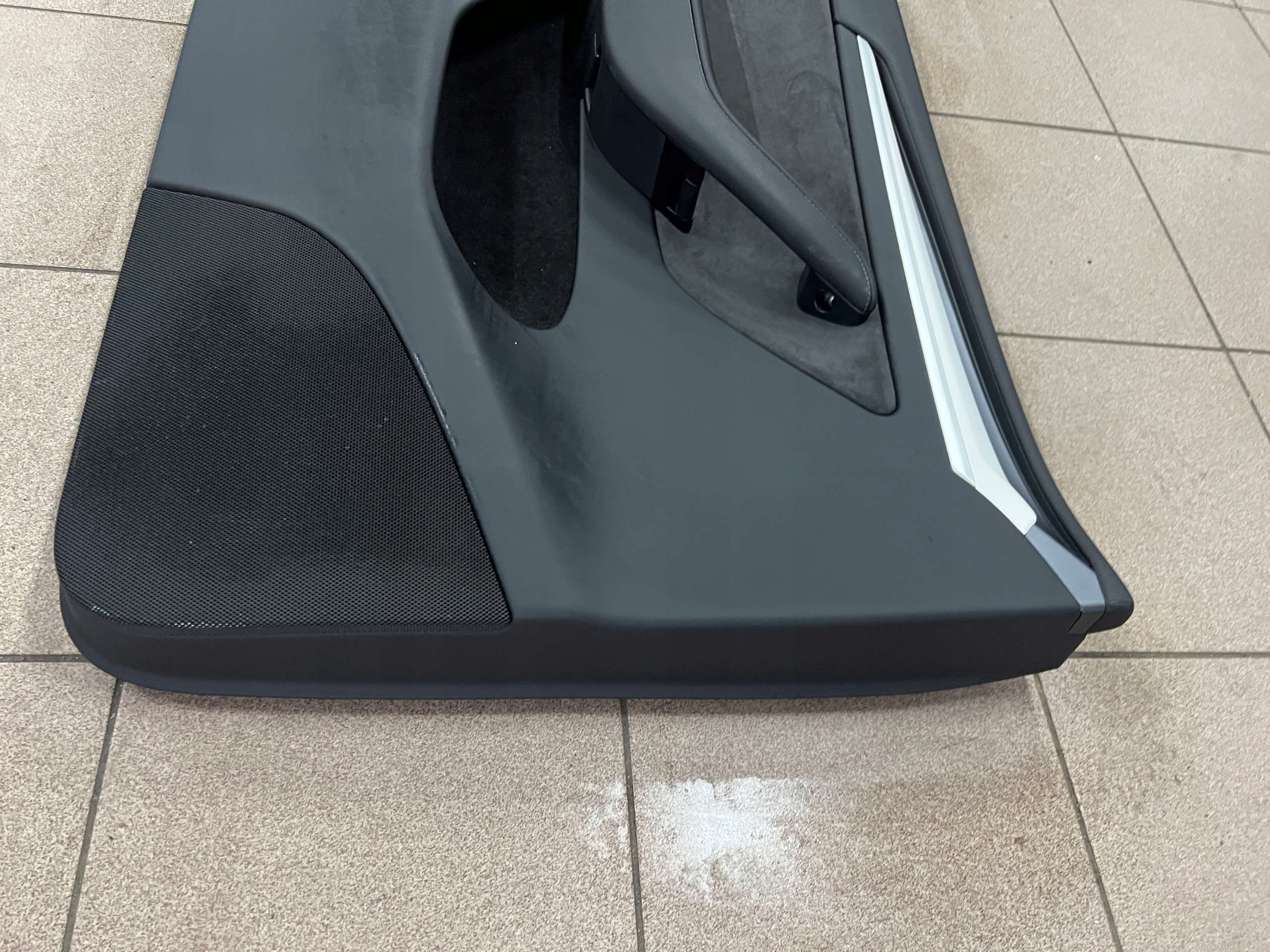 tesla MODEL Y 20- дверные карты левый перед европа