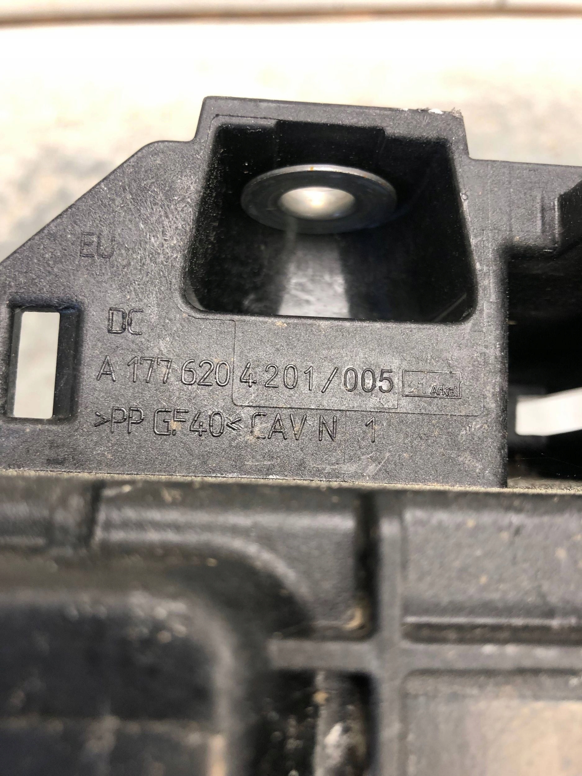držač akumulatora MERCEDES W177 A1776204201