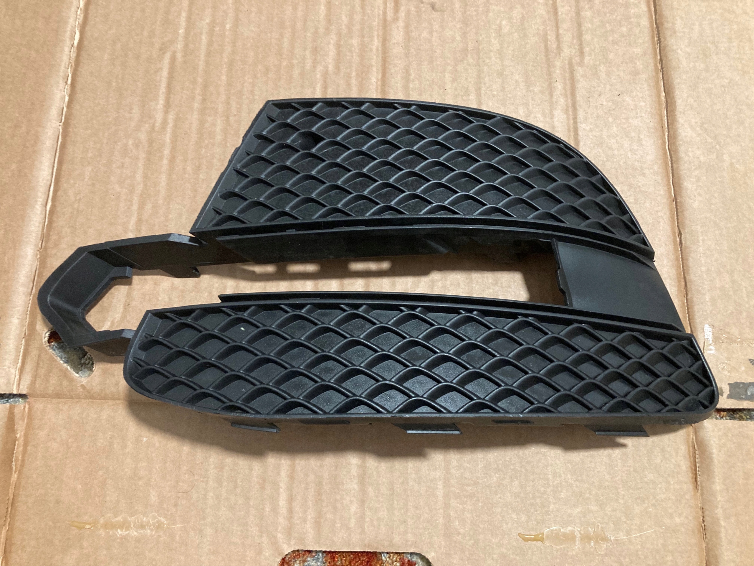 MERCEDES B класс W242 A2428850722 решетка бампера