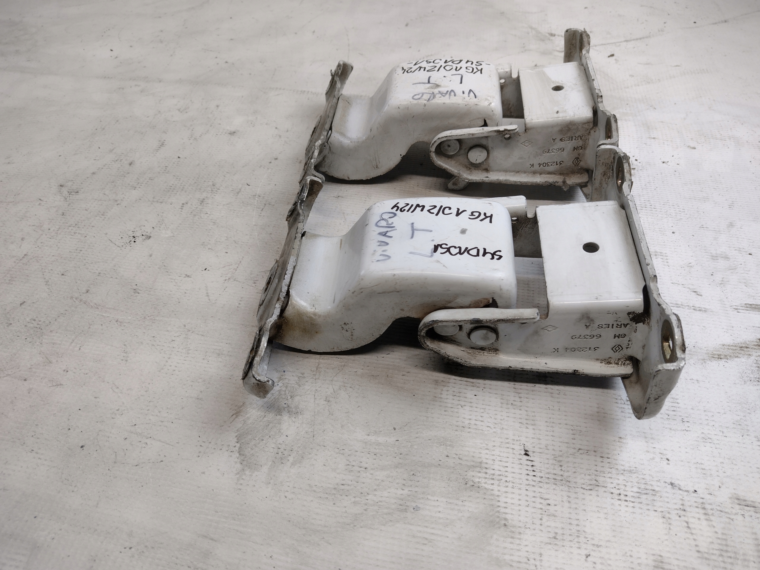 hinges door left rear part Opel Vivaro