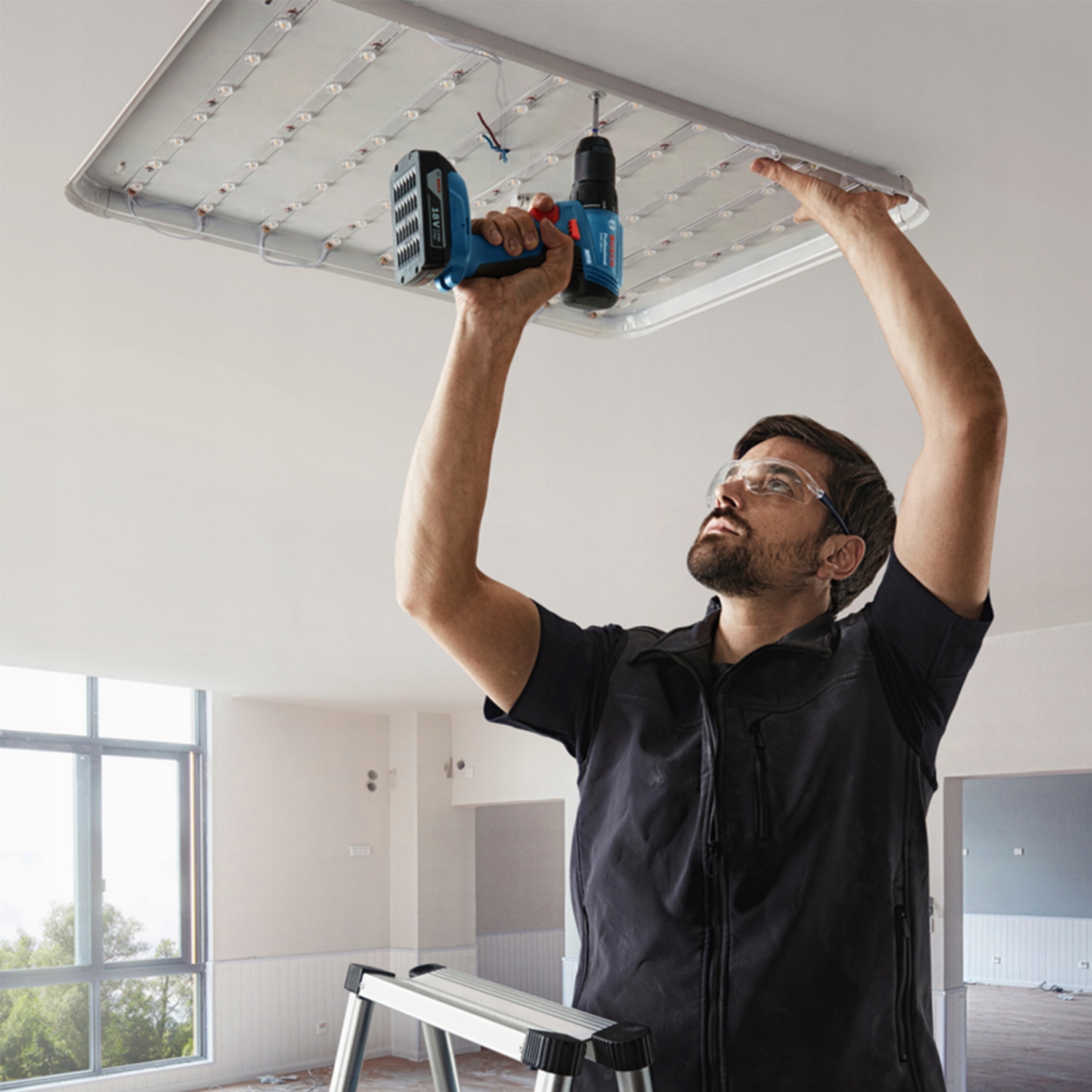 ZESTAW WKRĘTARKA WIERTARKA 18V 2x2,0Ah BOSCH GSR 185-LI Moc 50 W