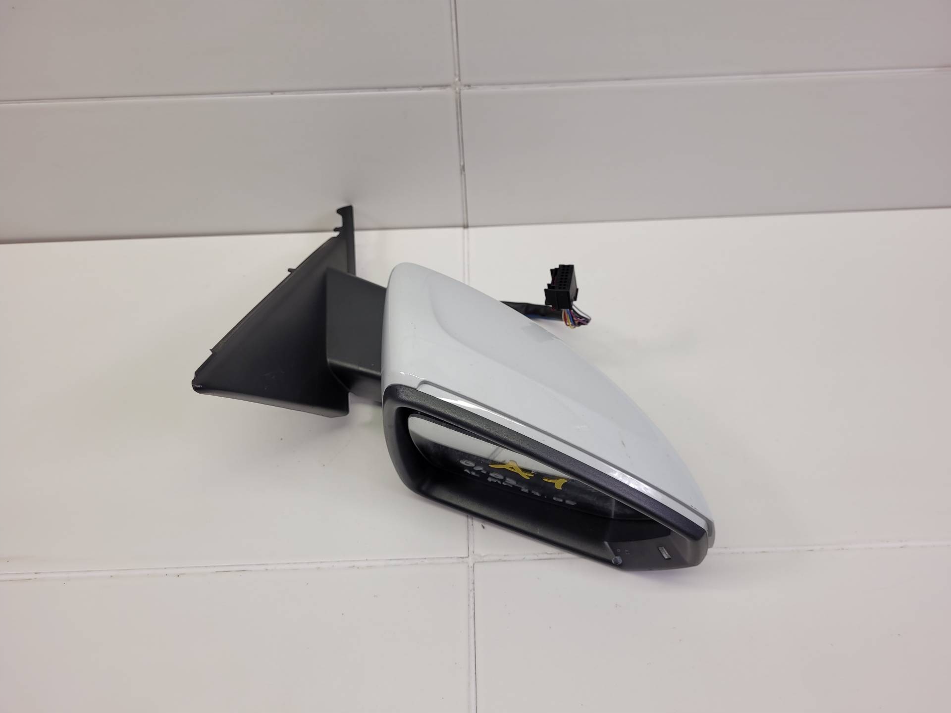 mirror exterior right side Audi A1 GB 2018 82B857409