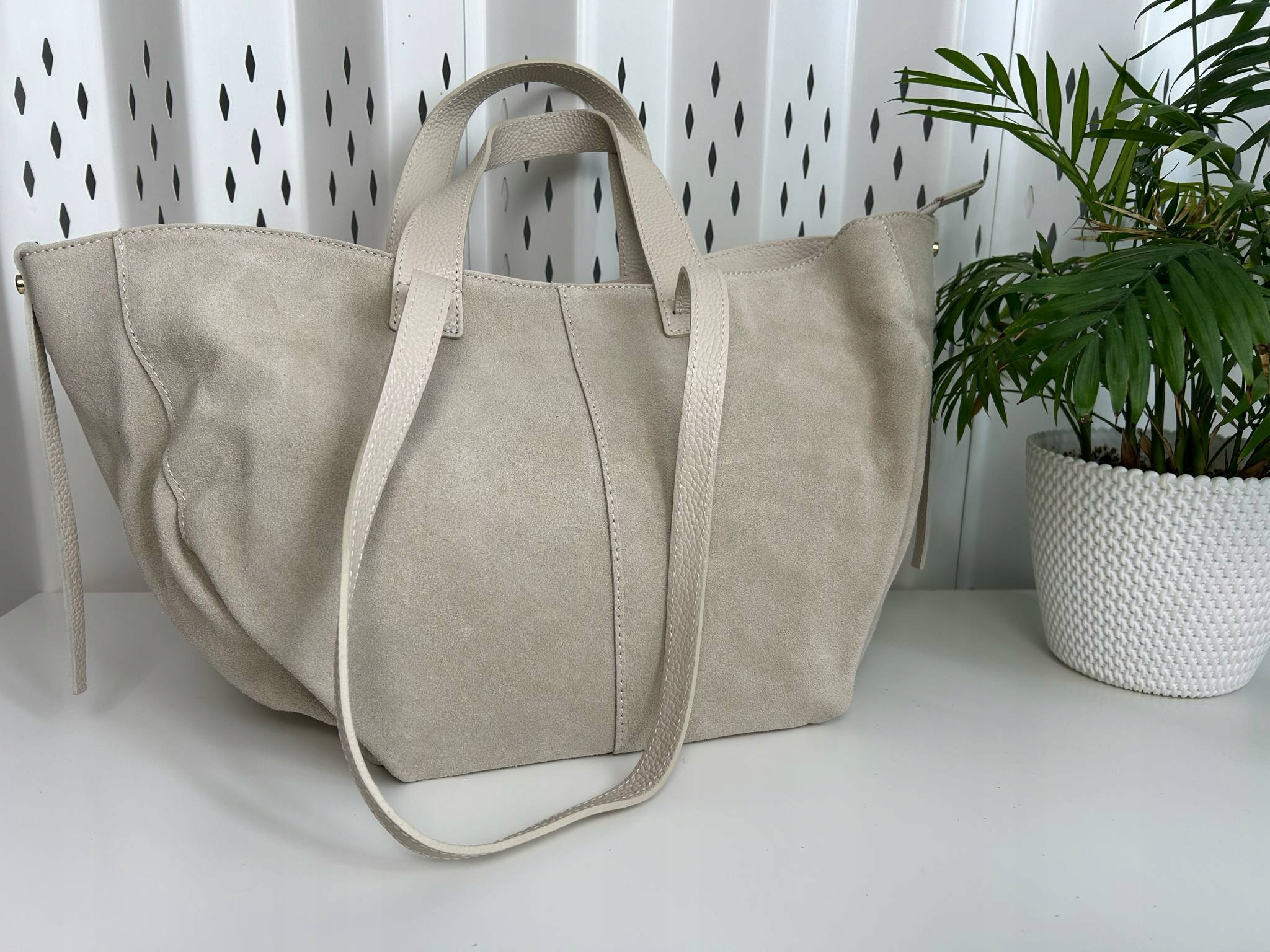 Velká semišová kabelka z přírodní kůže