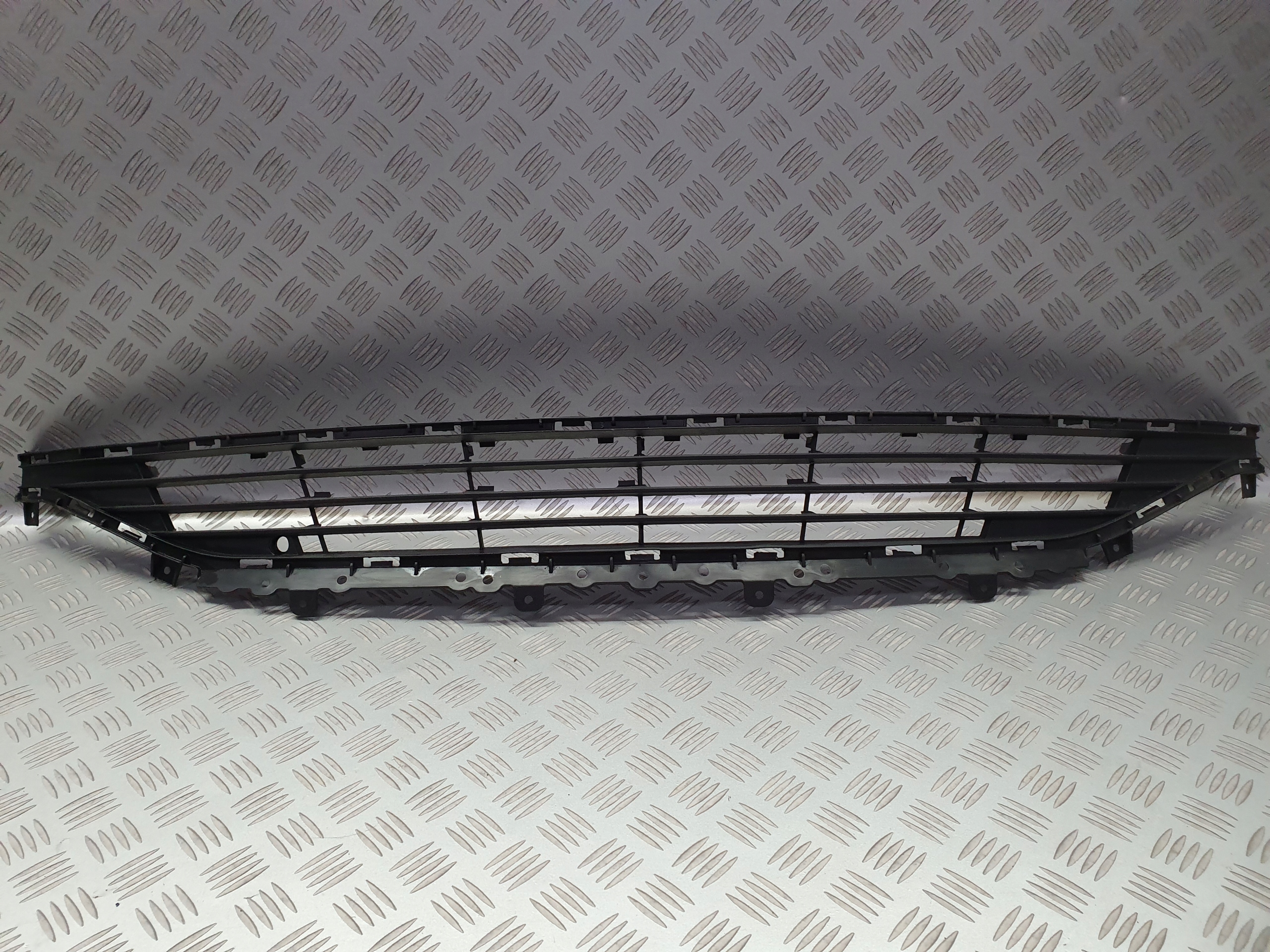 РЕШІТКА СЕРЕДНЬОГО БАМПЕРА OPEL ASTRA K 13423678