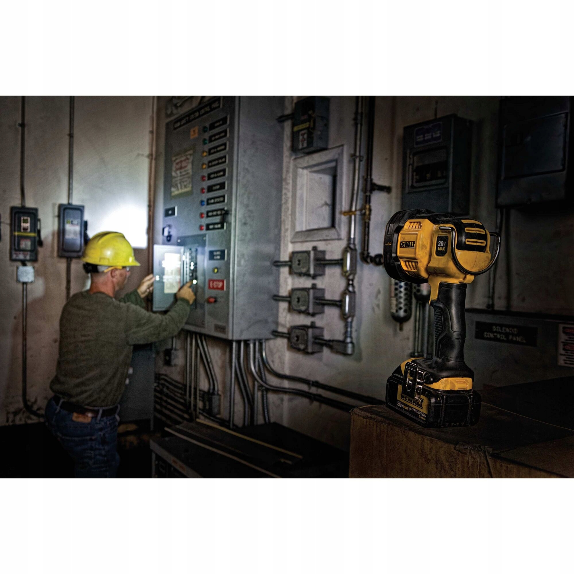 DEWALT LATARKA LAMPA LED 18V 500/1500 lm DCL043 Model DCL043