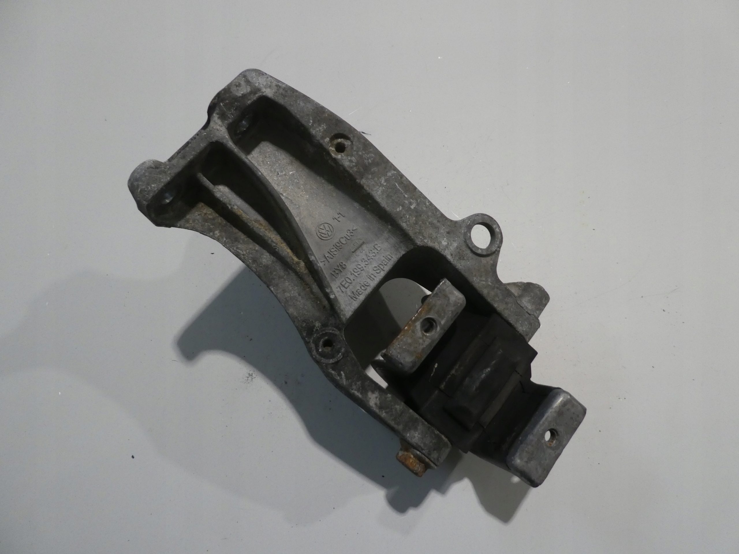 VW T6 2.0TDI holder engine mount 7E0199343B
