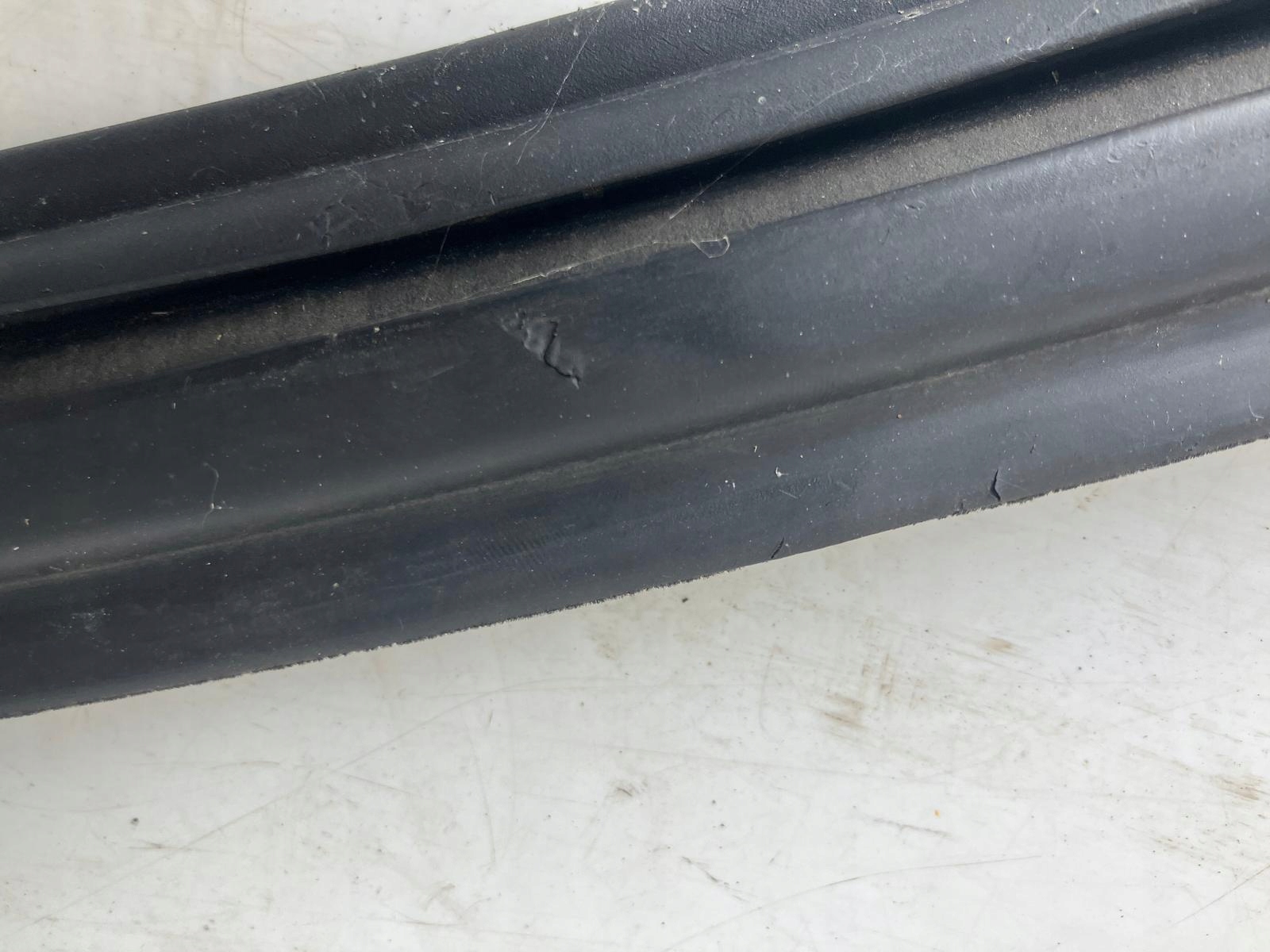 frame gasket door left front PEUGEOT 208 and 3D 9673603380