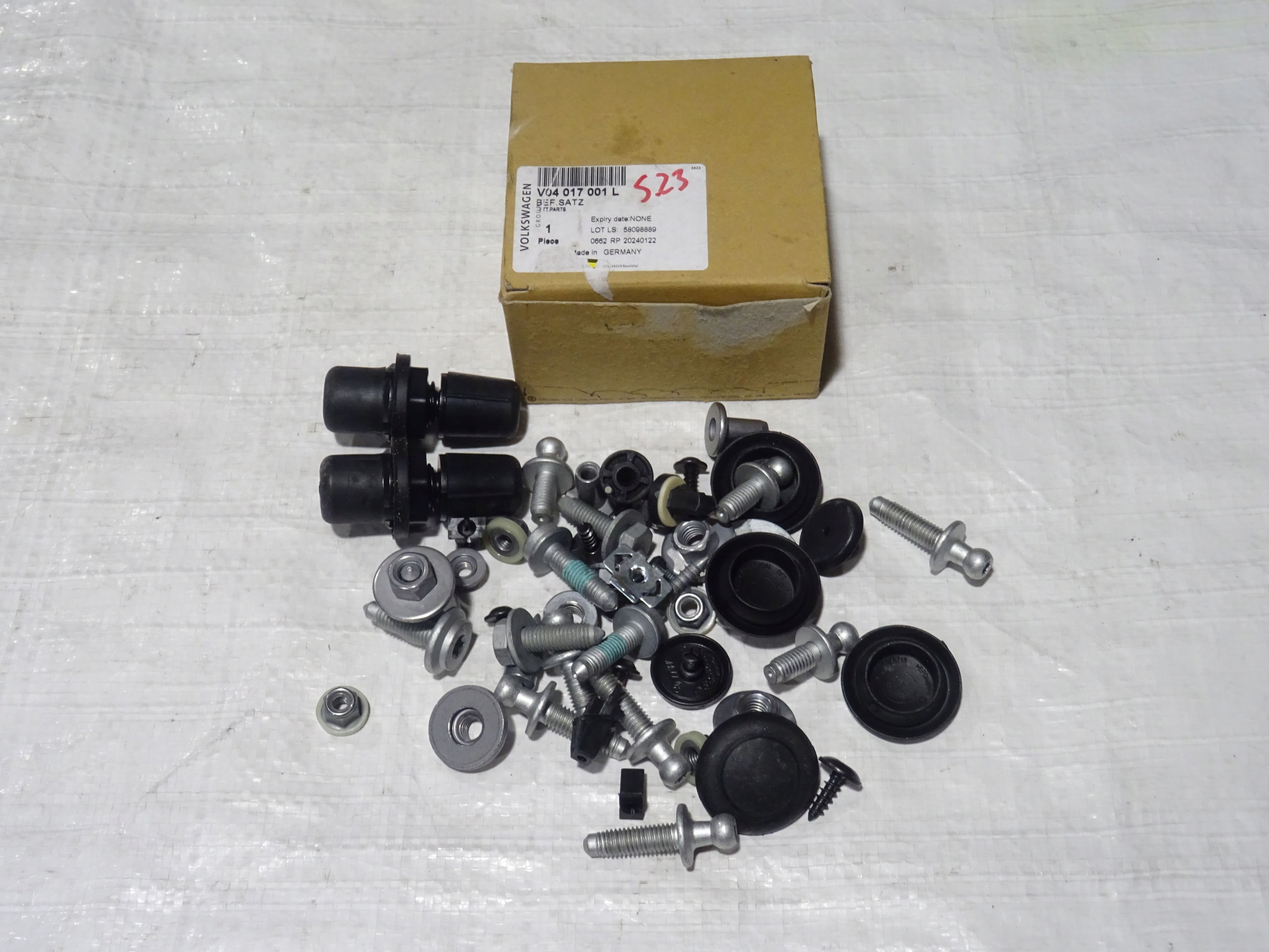 ZESTAW ELEMENTÓW MOCUJĄCYCH KLAPĘ TYŁ TYLNĄ AUDI Q7 II 2 4M0 V04017001L