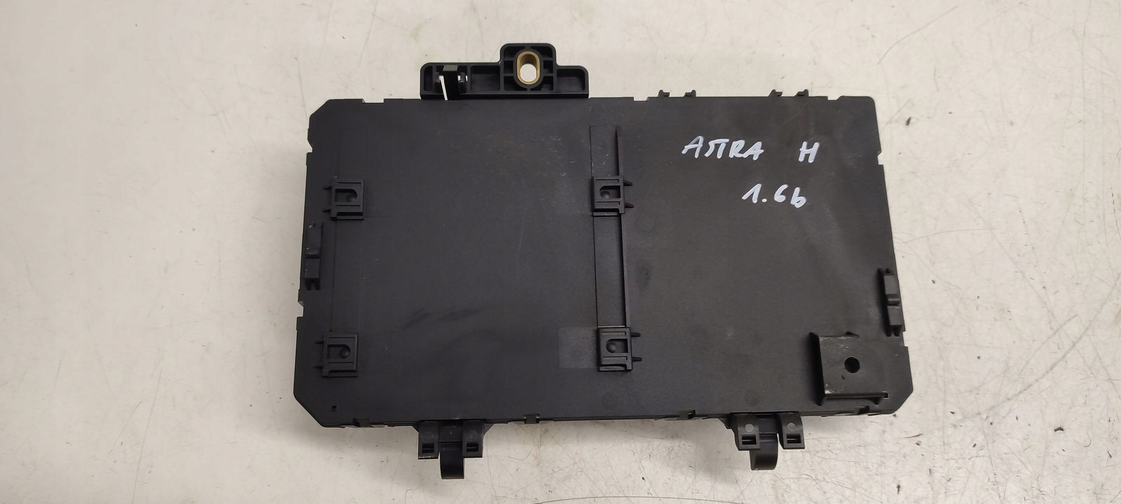 Module fusibles Opel Astra H GTC 1,6 16V