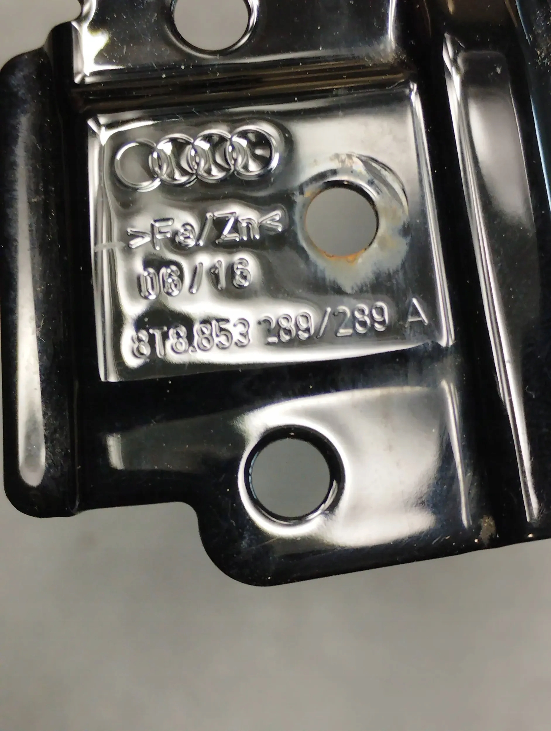 Audi A5 8T Blende Abdeckung SLUPKA 8T8853289