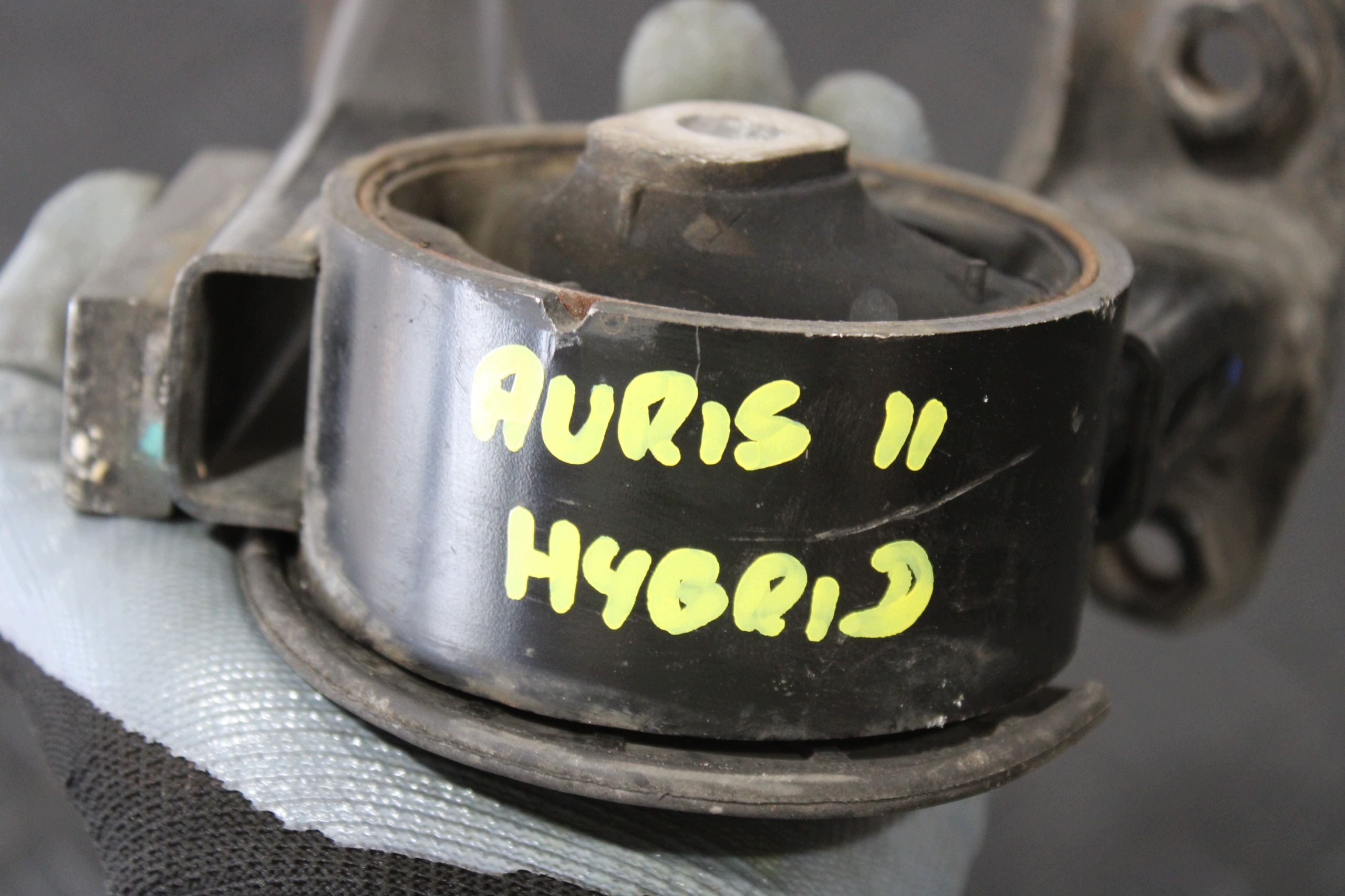 holder engine mount TOYOTA AURIS II 2 KOMBI