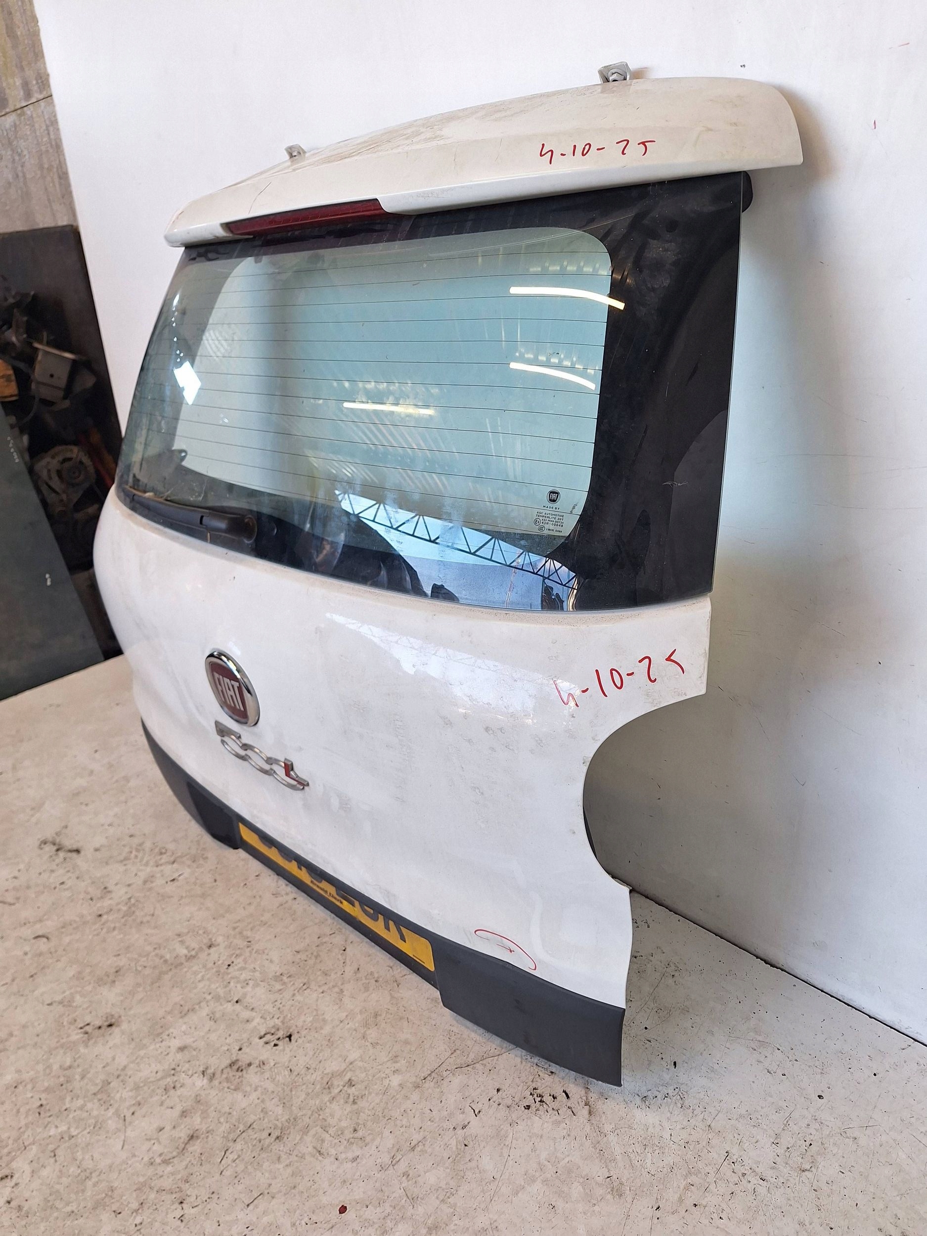 FIAT 500L 12-17 boot door
